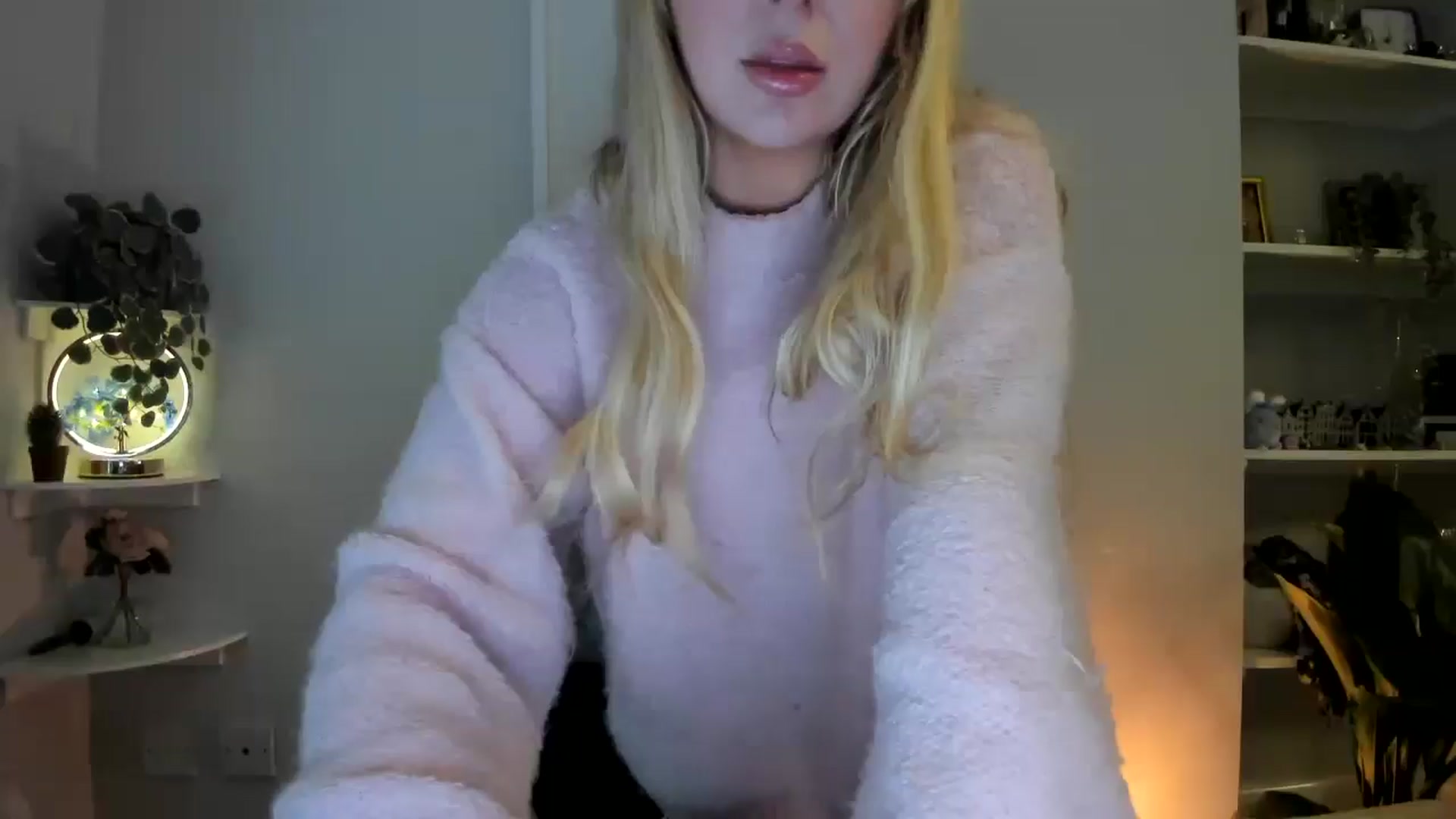 Gallery image thumbnail from AvaCutie's myfreecams stream on, 04/01/2026, 11:28 image 10 of 20