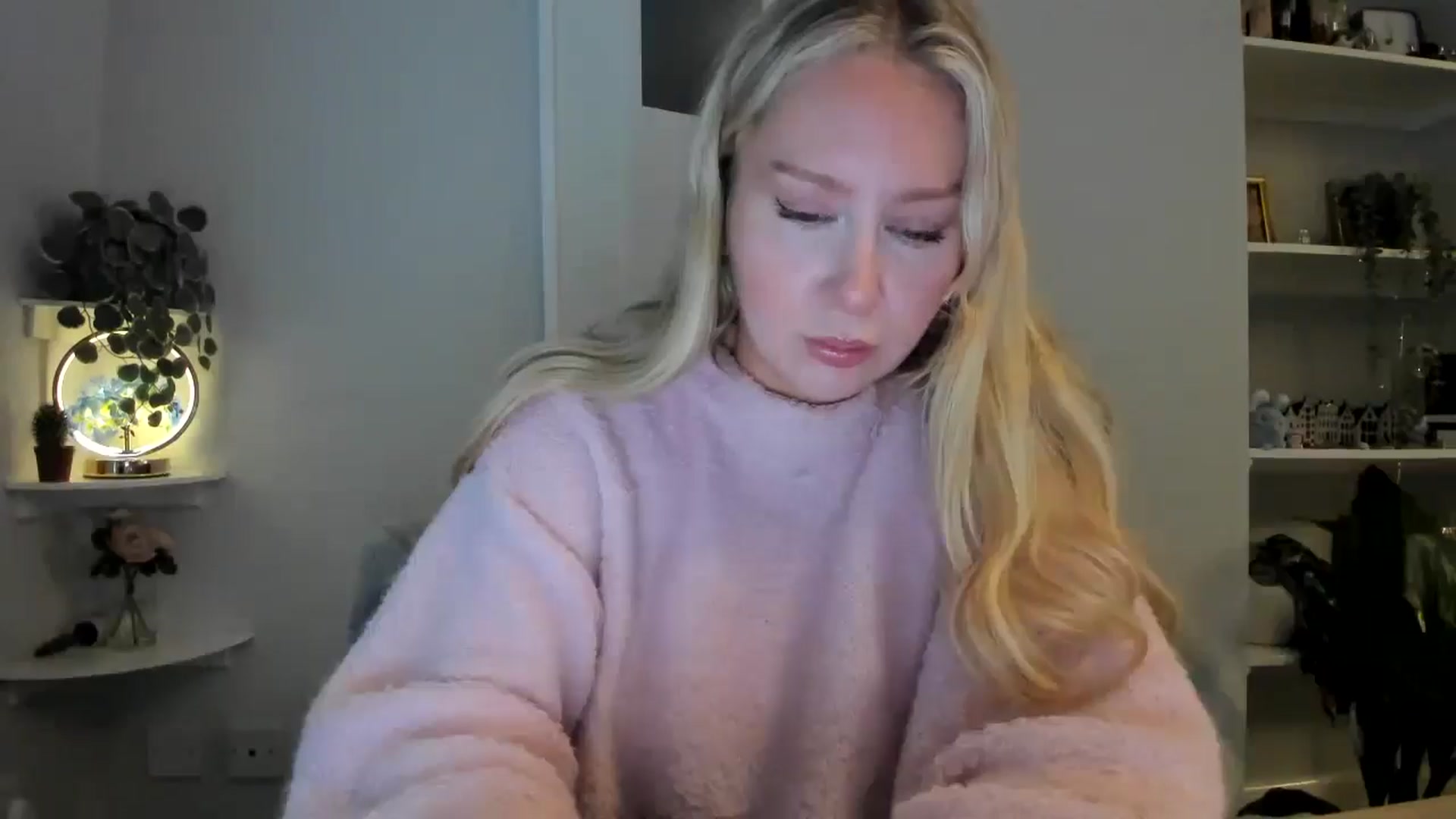Gallery image thumbnail from AvaCutie's myfreecams stream on, 04/01/2026, 11:28 image 2 of 20
