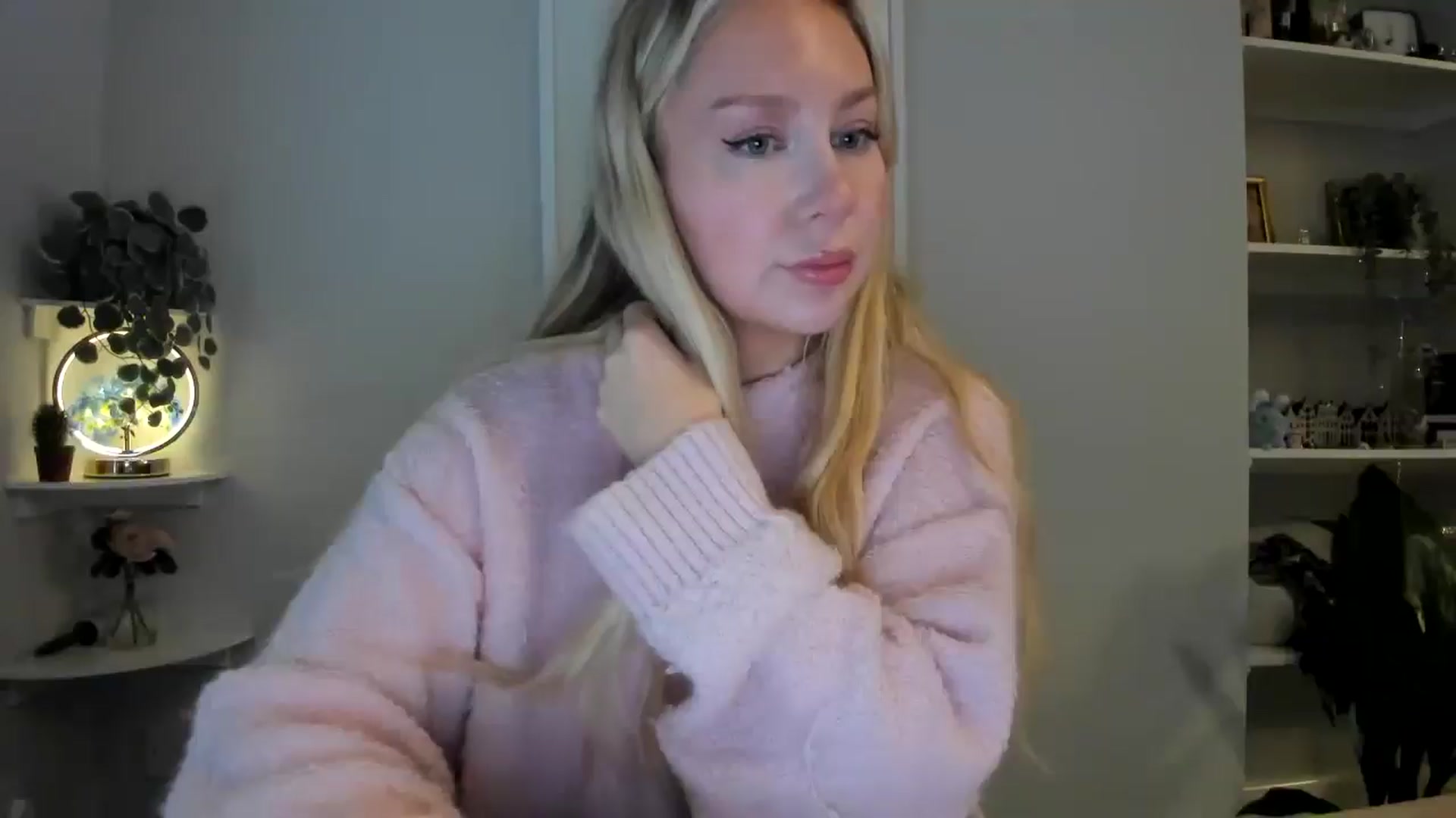 Gallery image thumbnail from AvaCutie's myfreecams stream on, 04/01/2026, 11:28 image 1 of 20