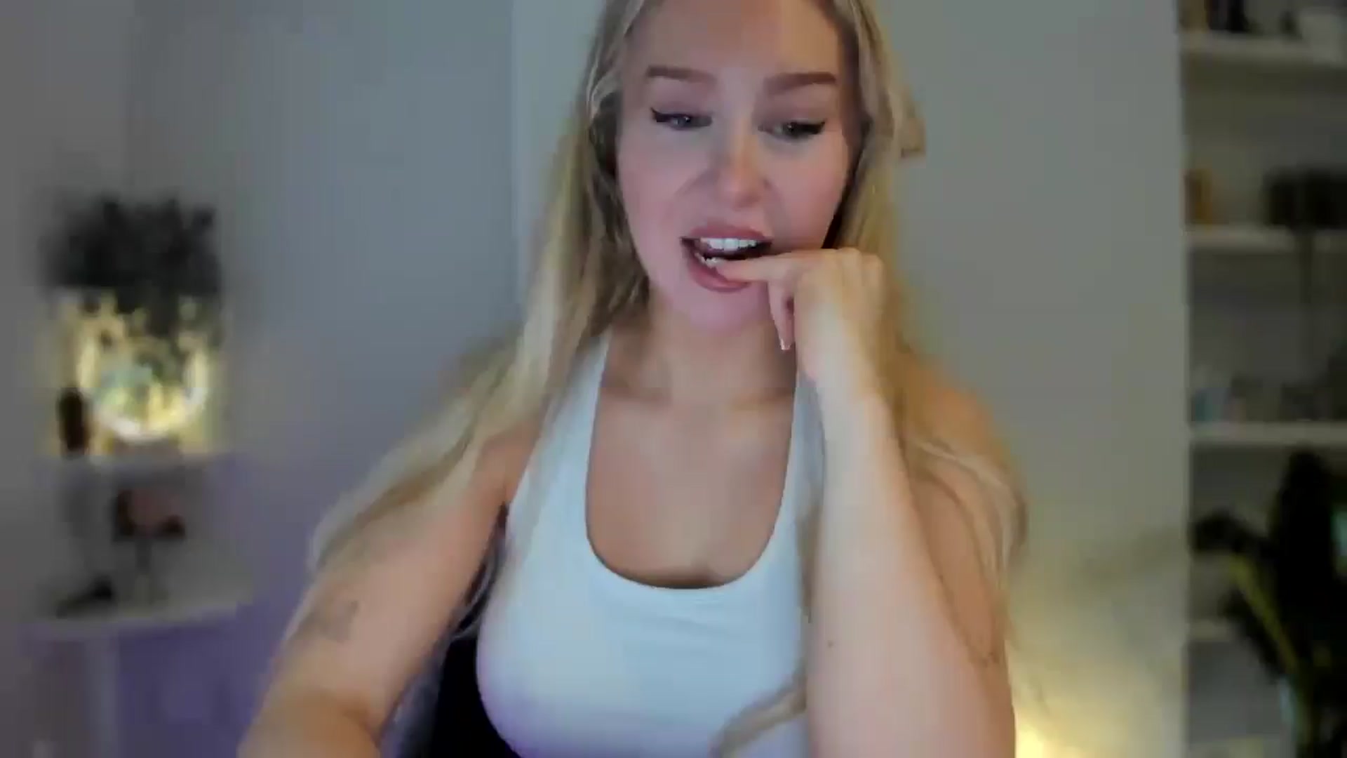 Gallery image thumbnail from AvaCutie's myfreecams stream on, 04/01/2026, 13:28 image 1 of 20