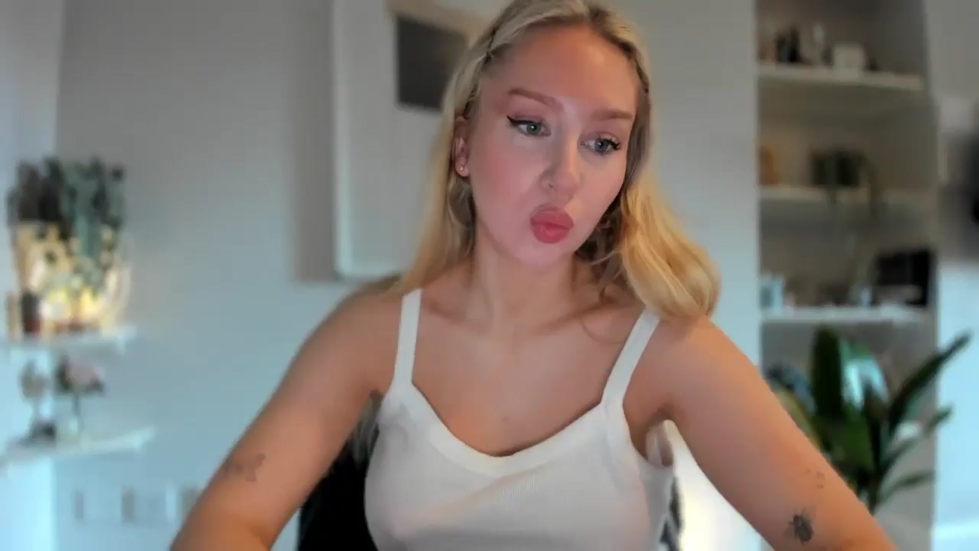 Gallery image thumbnail from AvaCutie's myfreecams stream on, 04/02/2026, 08:42 image 7 of 20