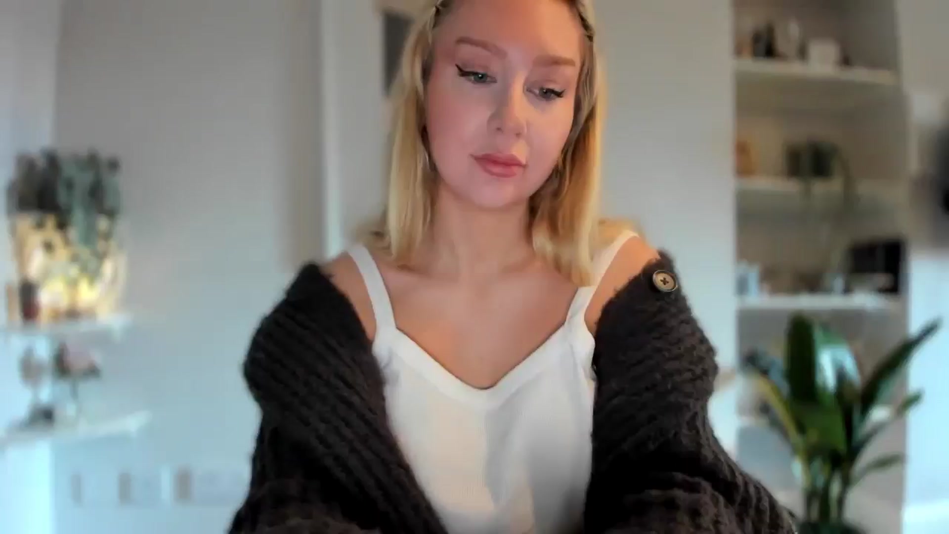 Gallery image thumbnail from AvaCutie's myfreecams stream on, 04/02/2026, 08:42 image 16 of 20