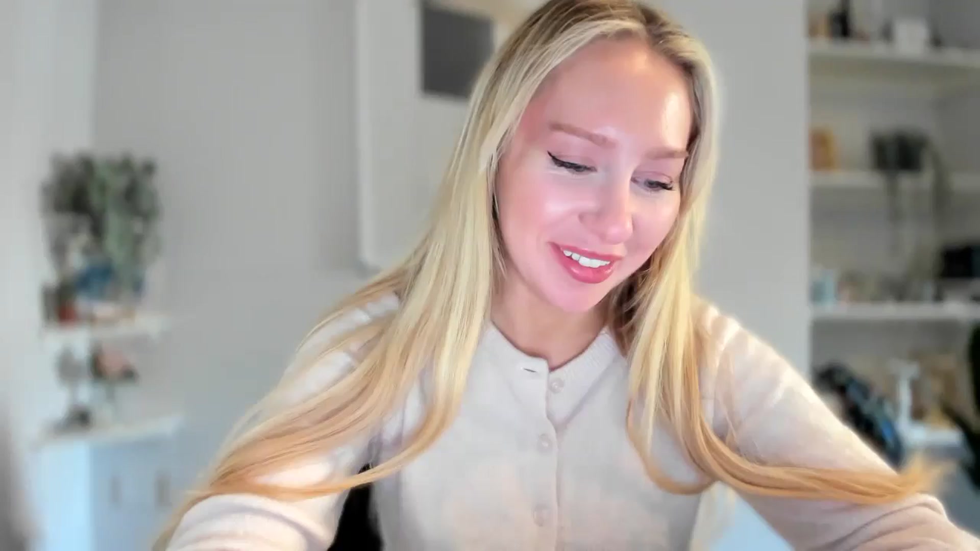 Gallery image thumbnail from AvaCutie's myfreecams stream on, 04/02/2026, 17:56 image 1 of 20
