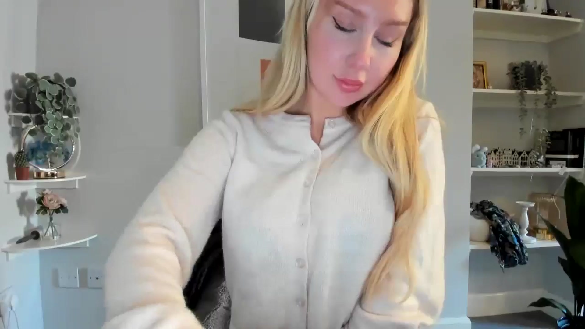 Gallery image thumbnail from AvaCutie's myfreecams stream on, 04/02/2026, 17:56 image 6 of 20