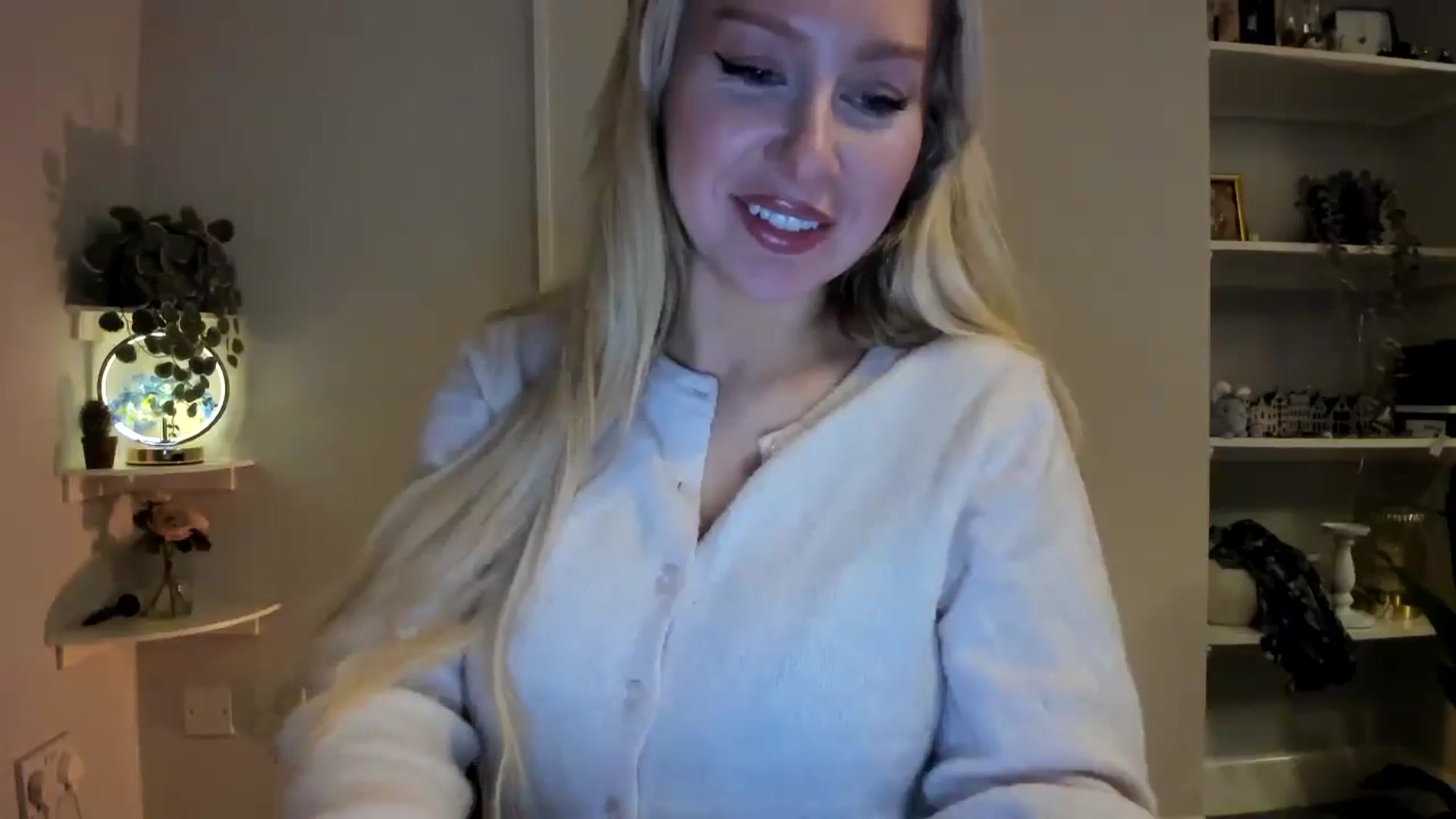 Gallery image thumbnail from AvaCutie's myfreecams stream on, 04/02/2026, 22:01 image 2 of 20