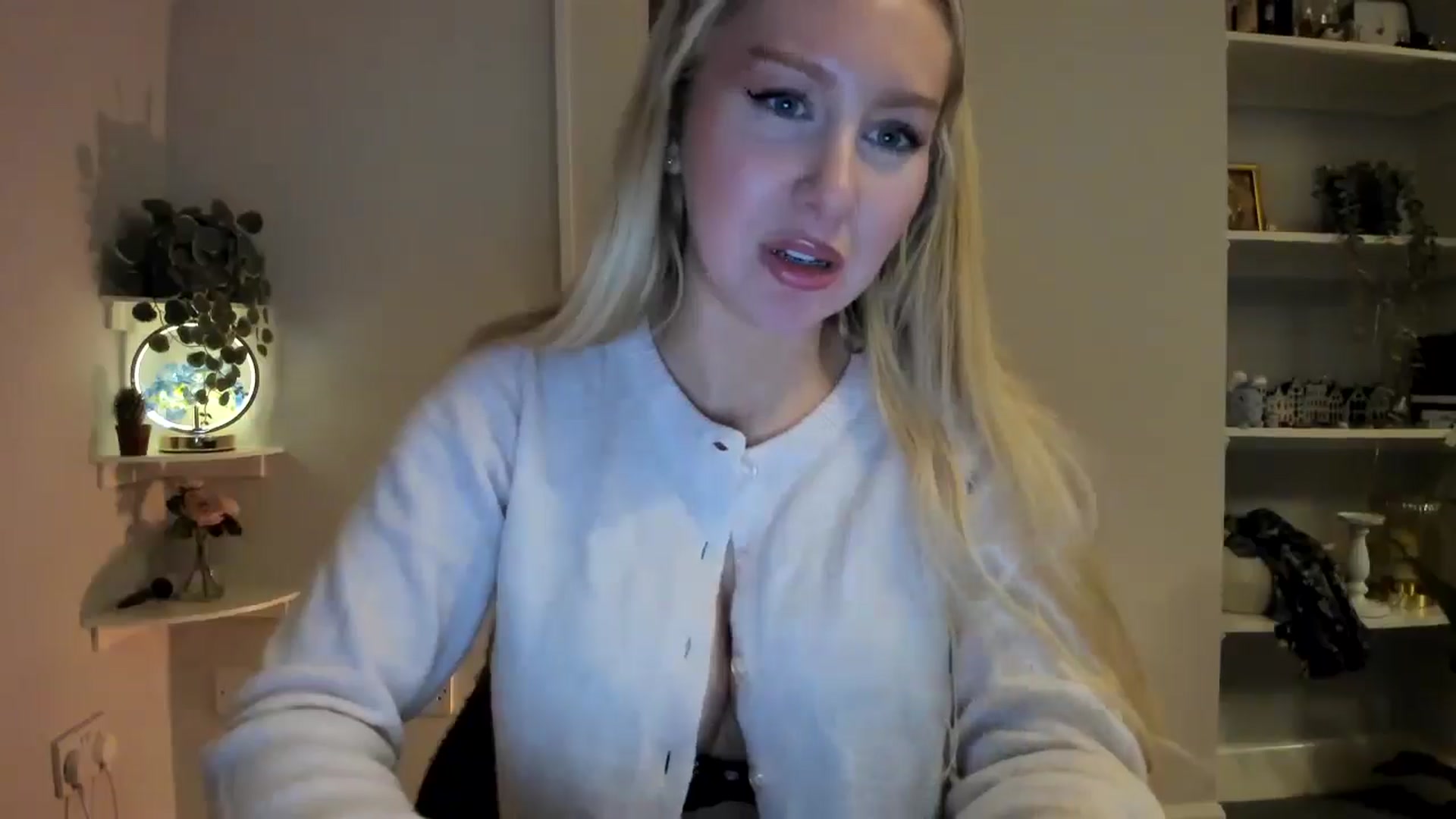Gallery image thumbnail from AvaCutie's myfreecams stream on, 04/02/2026, 22:01 image 6 of 20