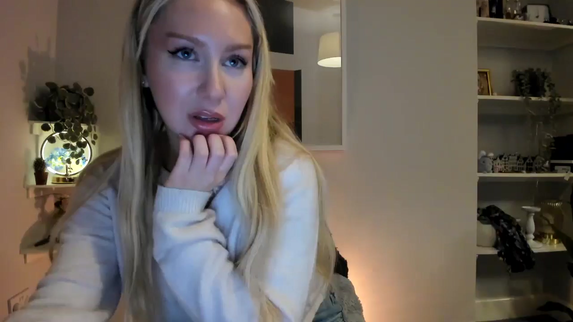Gallery image thumbnail from AvaCutie's myfreecams stream on, 04/02/2026, 22:01 image 4 of 20