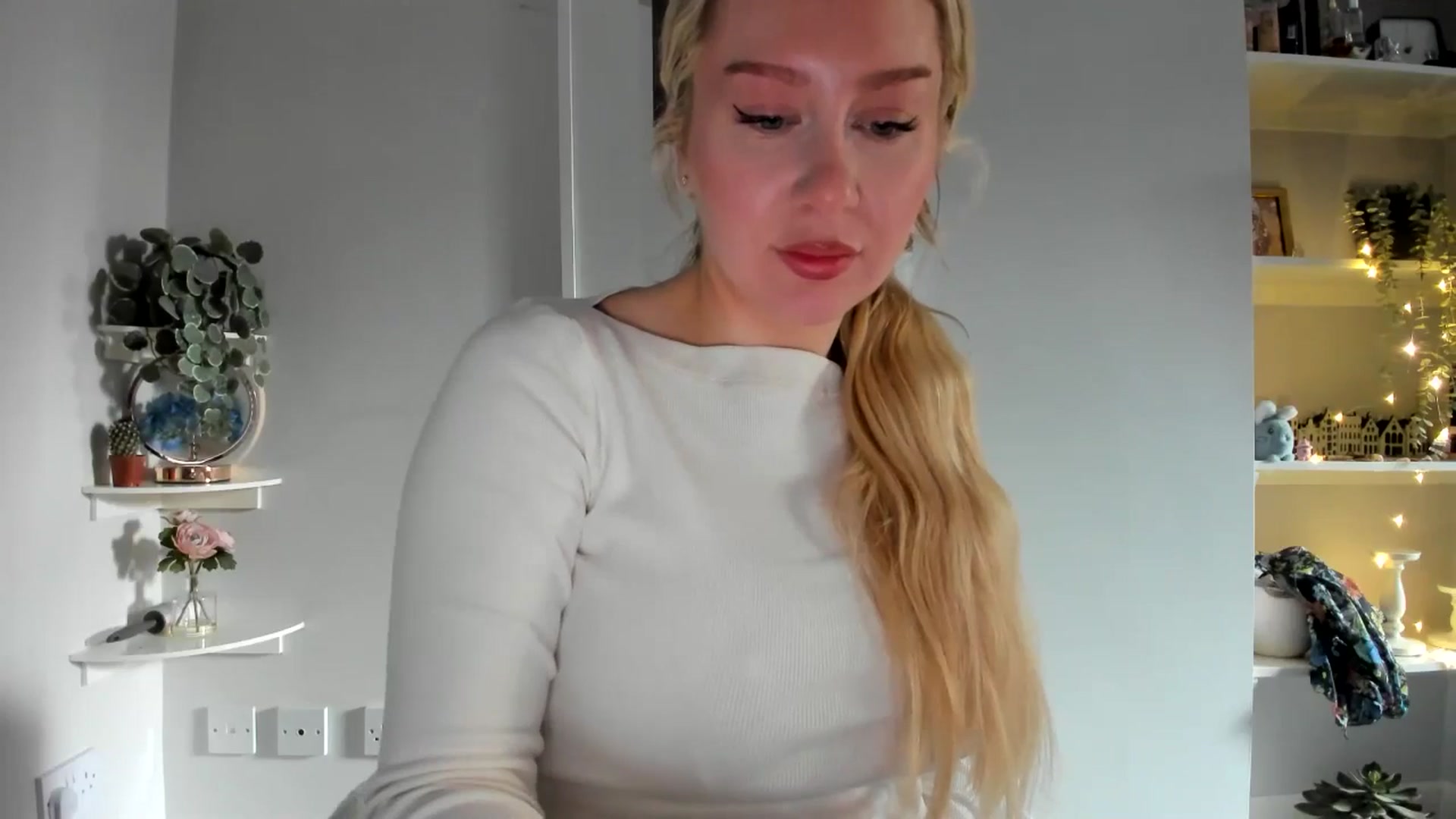 Gallery image thumbnail from AvaCutie's myfreecams stream on, 04/05/2026, 09:14 image 3 of 20