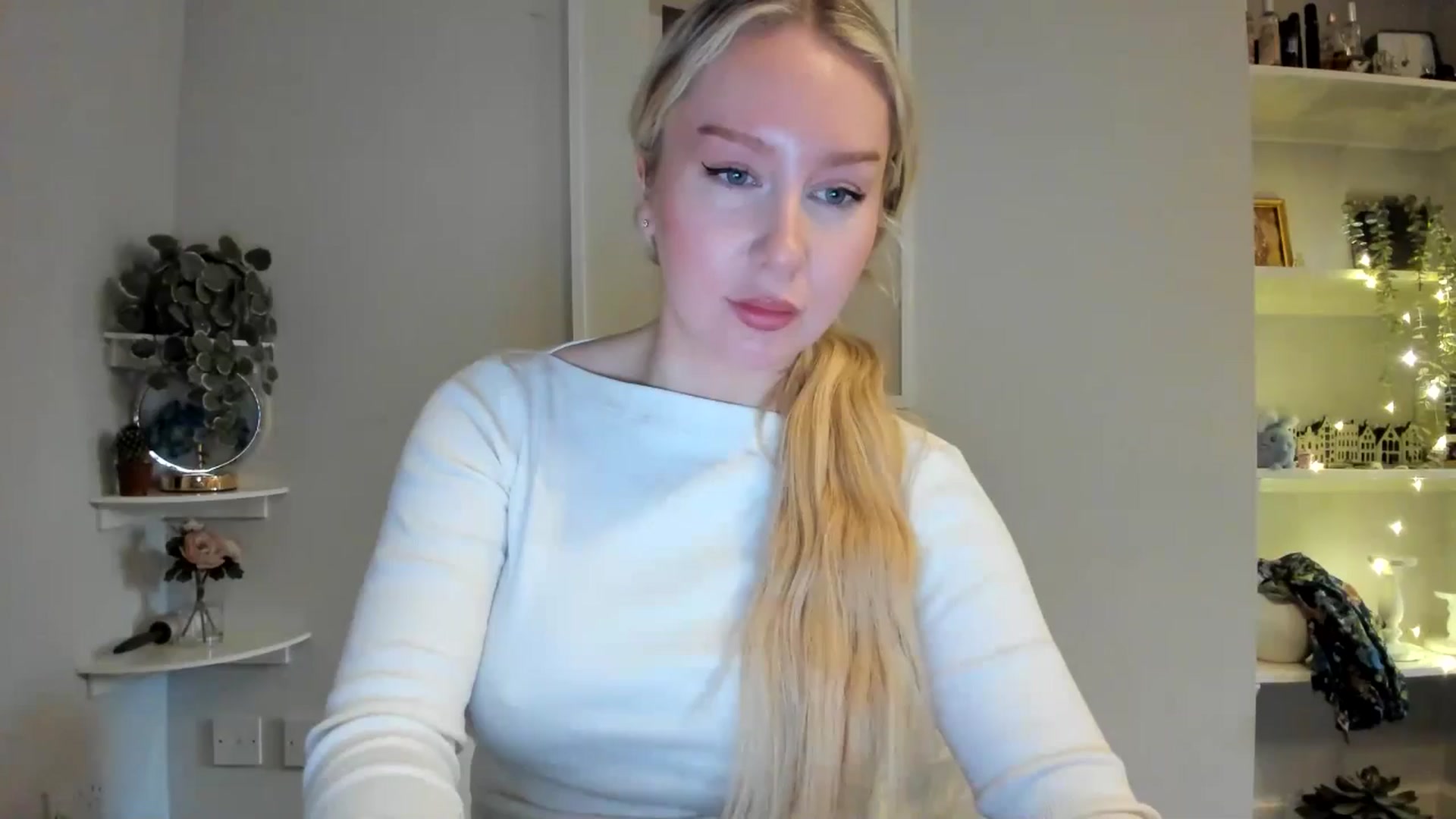 Gallery image thumbnail from AvaCutie's myfreecams stream on, 04/05/2026, 10:32 image 1 of 20