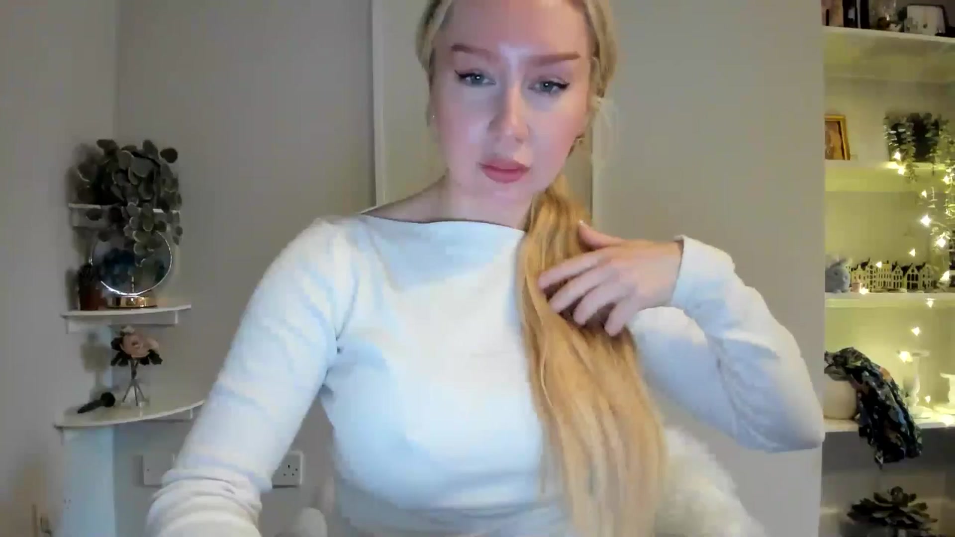 Gallery image thumbnail from AvaCutie's myfreecams stream on, 04/05/2026, 10:32 image 18 of 20
