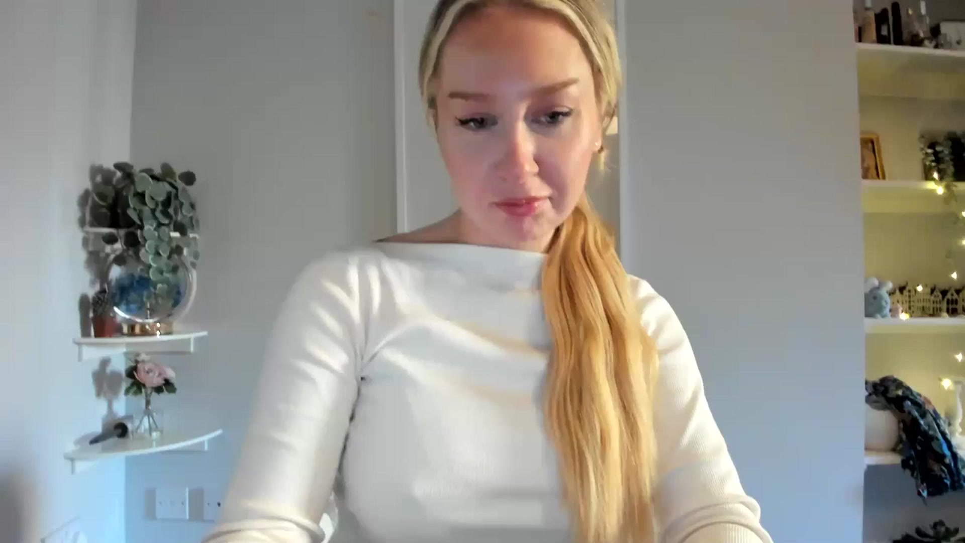 Gallery image thumbnail from AvaCutie's myfreecams stream on, 04/05/2026, 13:15 image 2 of 20