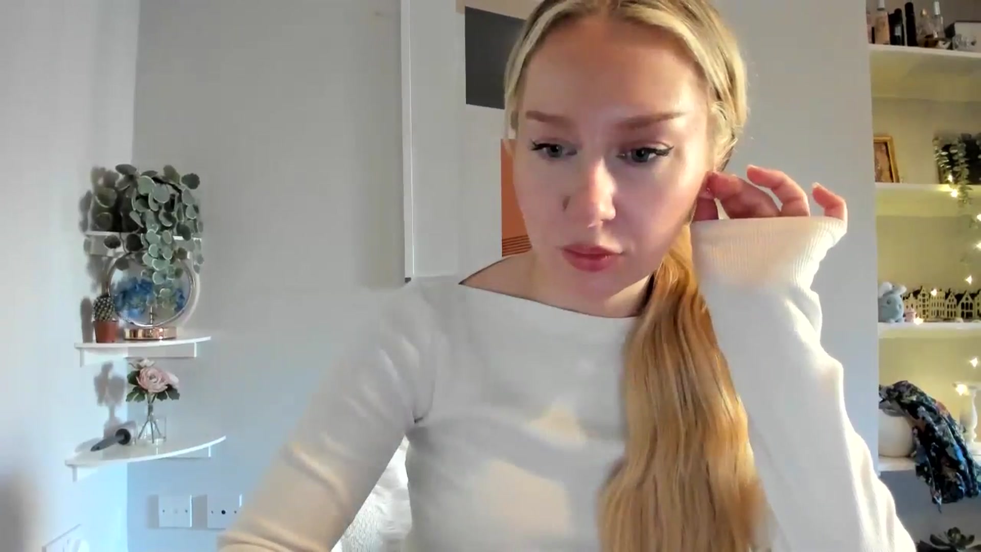 Gallery image thumbnail from AvaCutie's myfreecams stream on, 04/05/2026, 13:15 image 6 of 20
