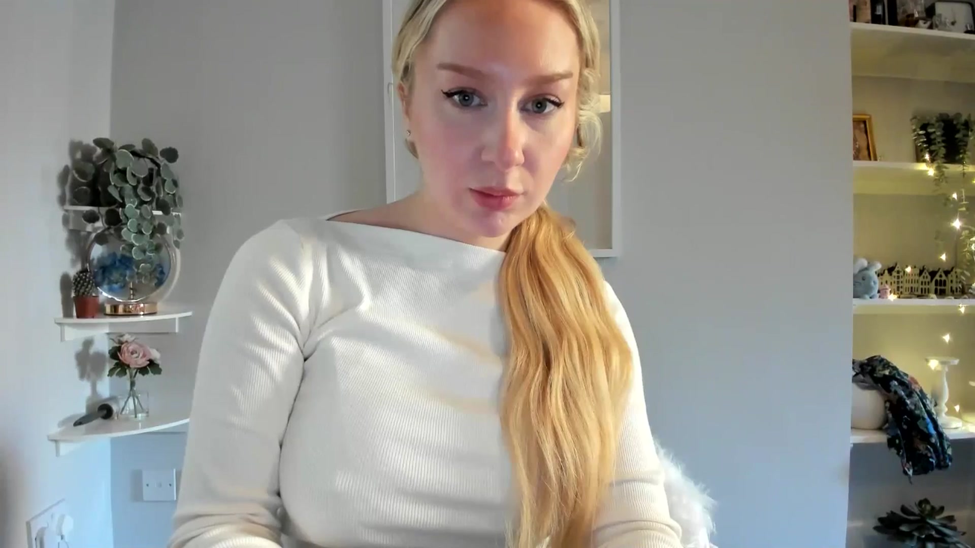 Gallery image thumbnail from AvaCutie's myfreecams stream on, 04/05/2026, 13:15 image 13 of 20