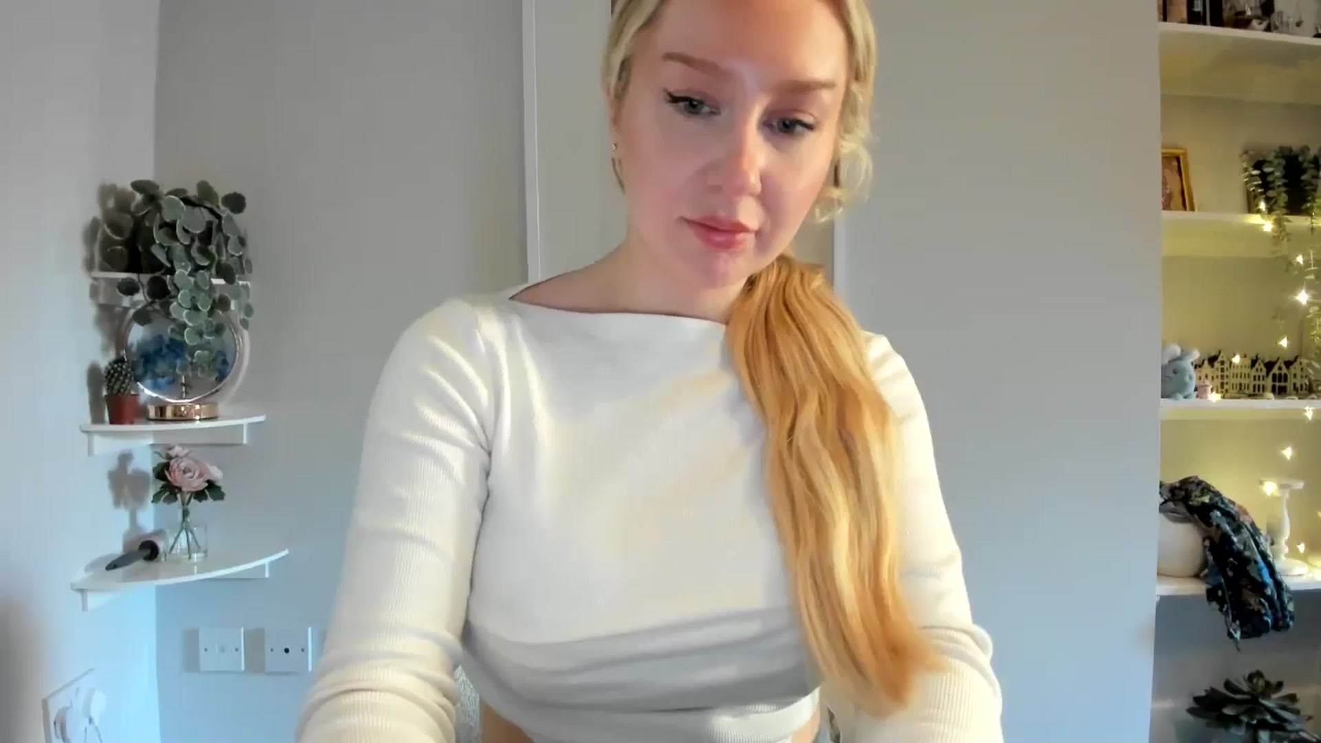 Gallery image thumbnail from AvaCutie's myfreecams stream on, 04/05/2026, 13:15 image 10 of 20