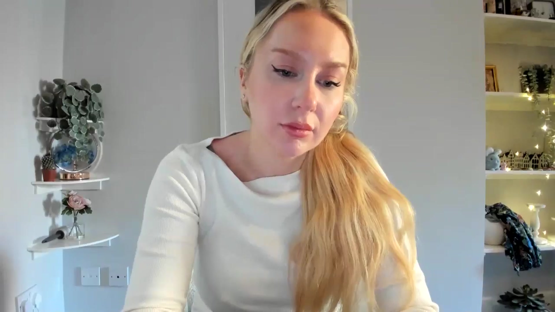 Gallery image thumbnail from AvaCutie's myfreecams stream on, 04/05/2026, 13:15 image 15 of 20