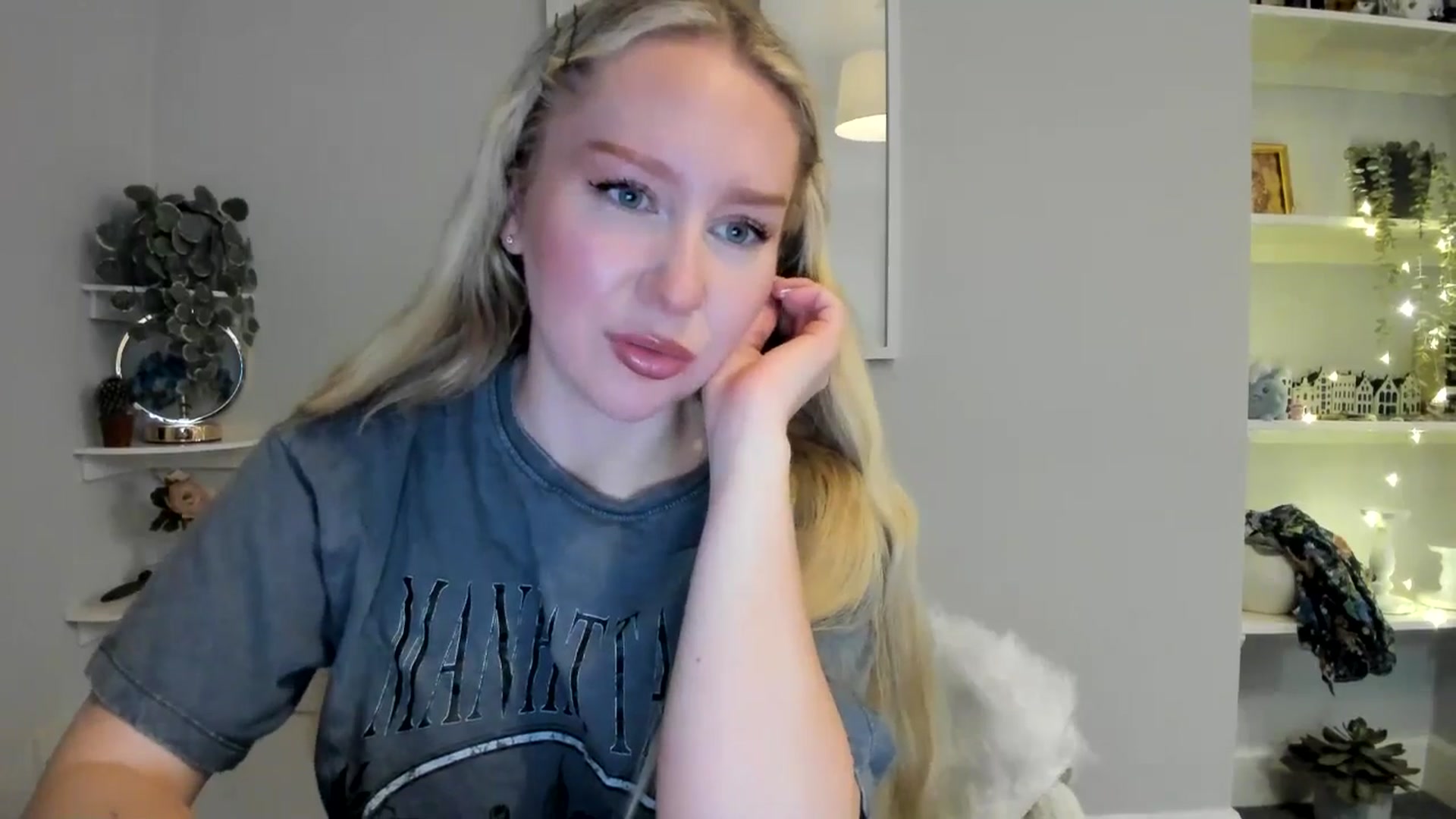 Gallery image thumbnail from AvaCutie's myfreecams stream on, 04/05/2026, 19:17 image 2 of 20