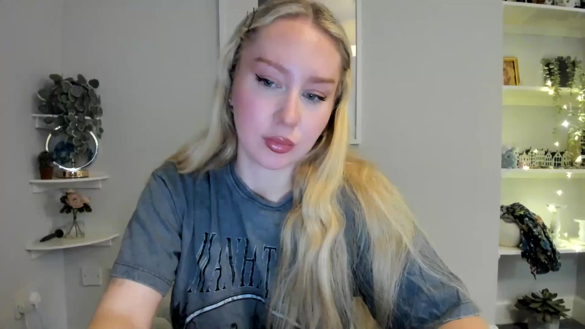Gallery image thumbnail from AvaCutie's myfreecams stream on, 04/05/2026, 19:17 image 3 of 20