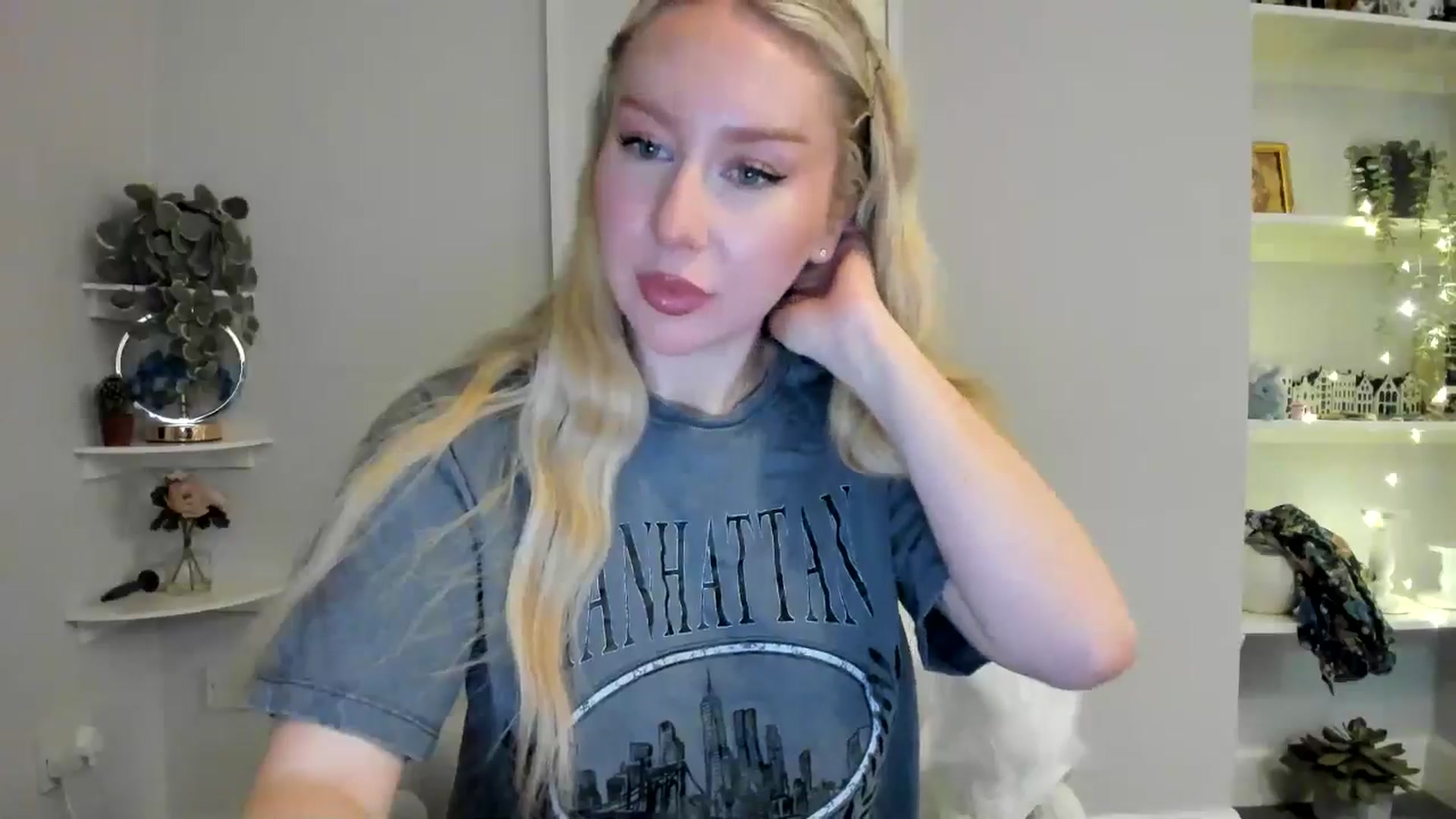 Gallery image thumbnail from AvaCutie's myfreecams stream on, 04/05/2026, 19:17 image 15 of 20