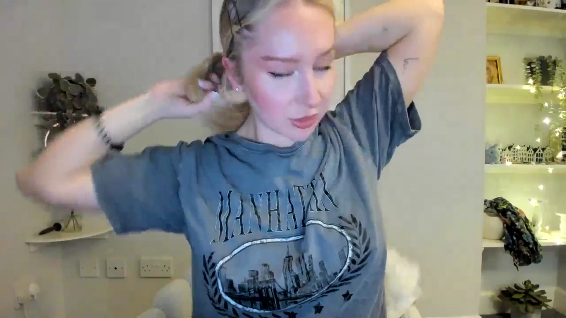 Gallery image thumbnail from AvaCutie's myfreecams stream on, 04/05/2026, 19:17 image 18 of 20