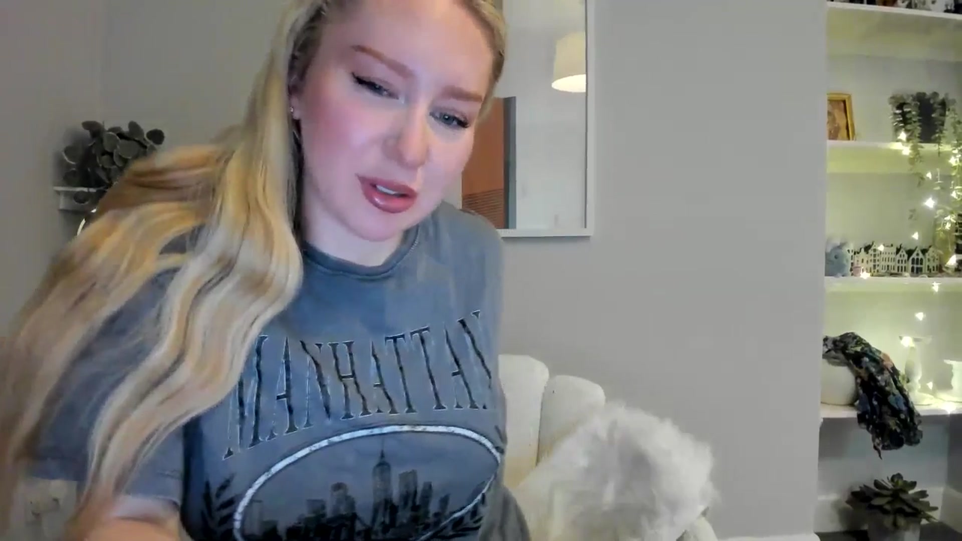 Gallery image thumbnail from AvaCutie's myfreecams stream on, 04/05/2026, 19:17 image 14 of 20