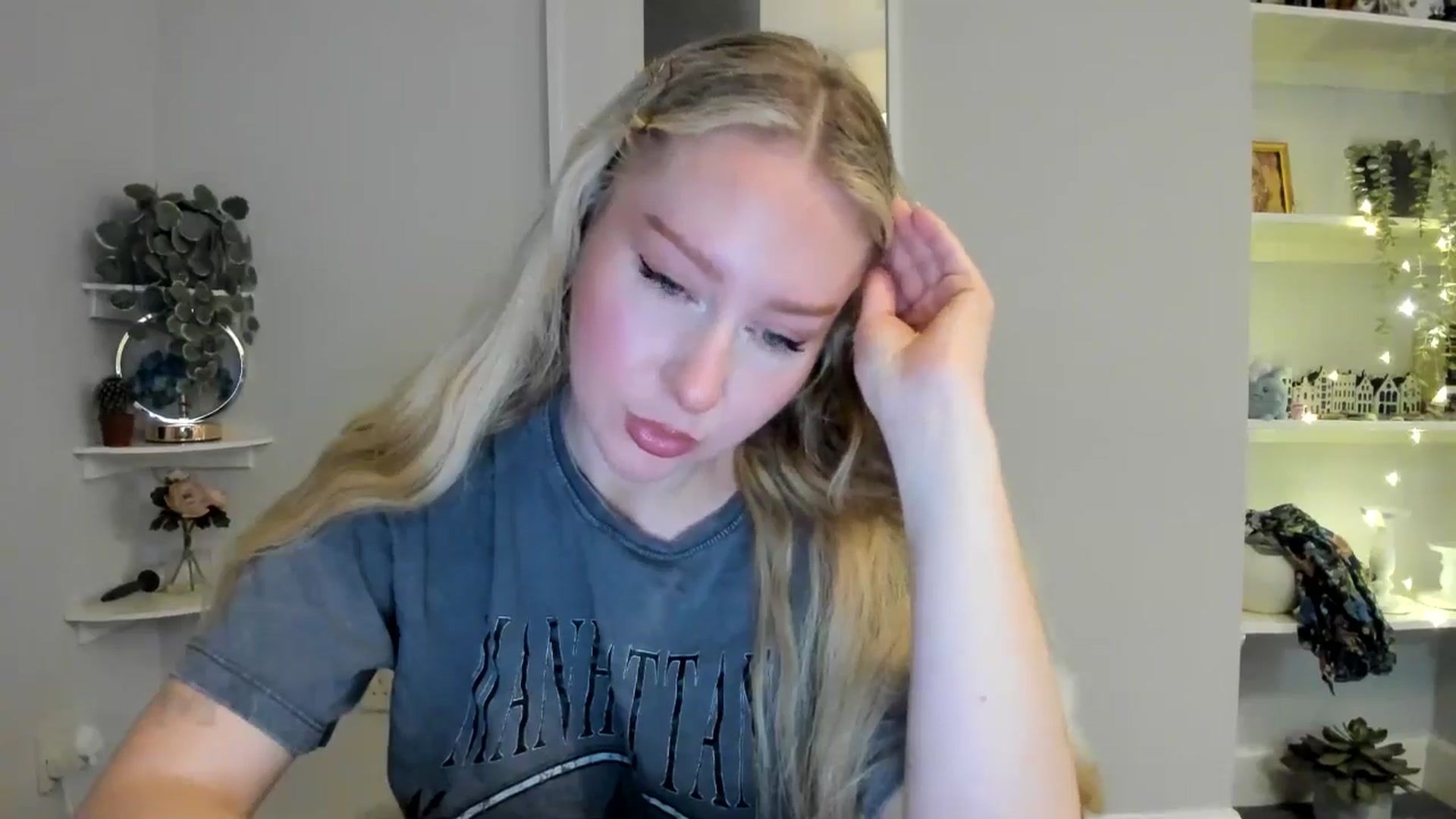 Gallery image thumbnail from AvaCutie's myfreecams stream on, 04/05/2026, 19:17 image 5 of 20