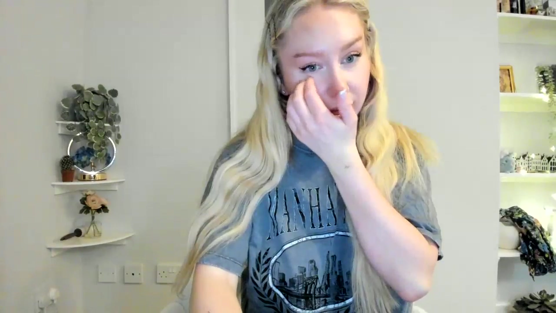 Gallery image thumbnail from AvaCutie's myfreecams stream on, 04/05/2026, 21:47 image 6 of 20
