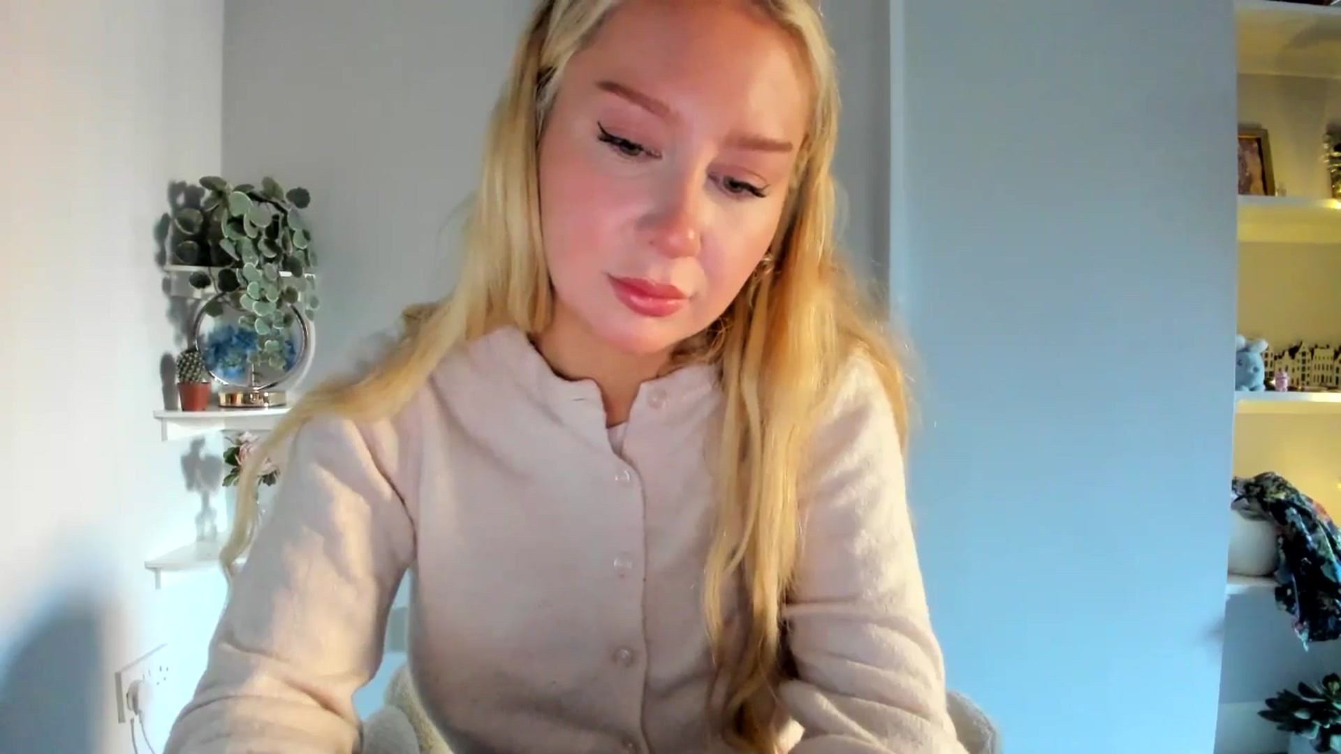 Gallery image thumbnail from AvaCutie's myfreecams stream on, 04/07/2026, 11:07 image 17 of 20