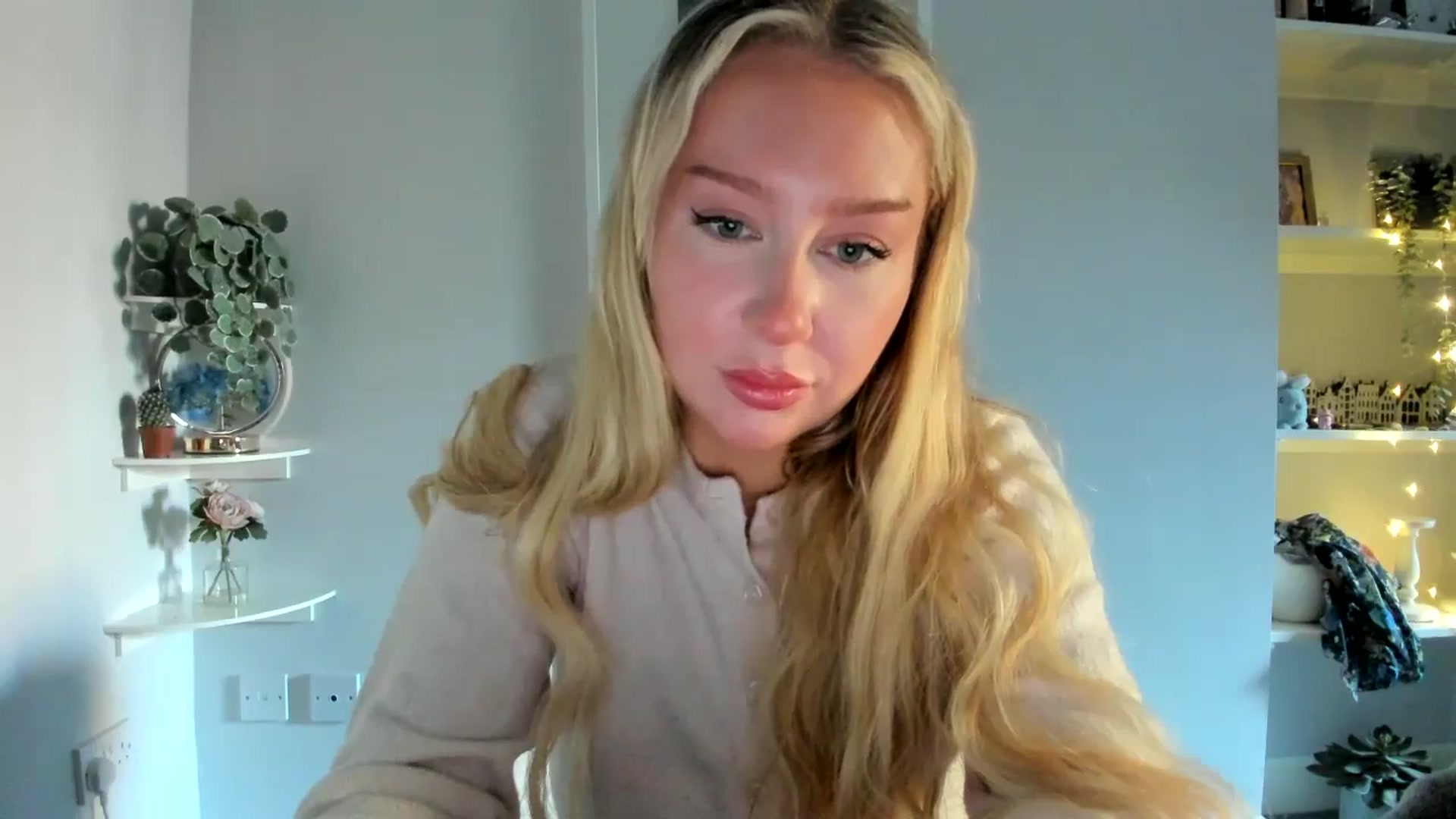 Gallery image thumbnail from AvaCutie's myfreecams stream on, 04/07/2026, 11:07 image 18 of 20