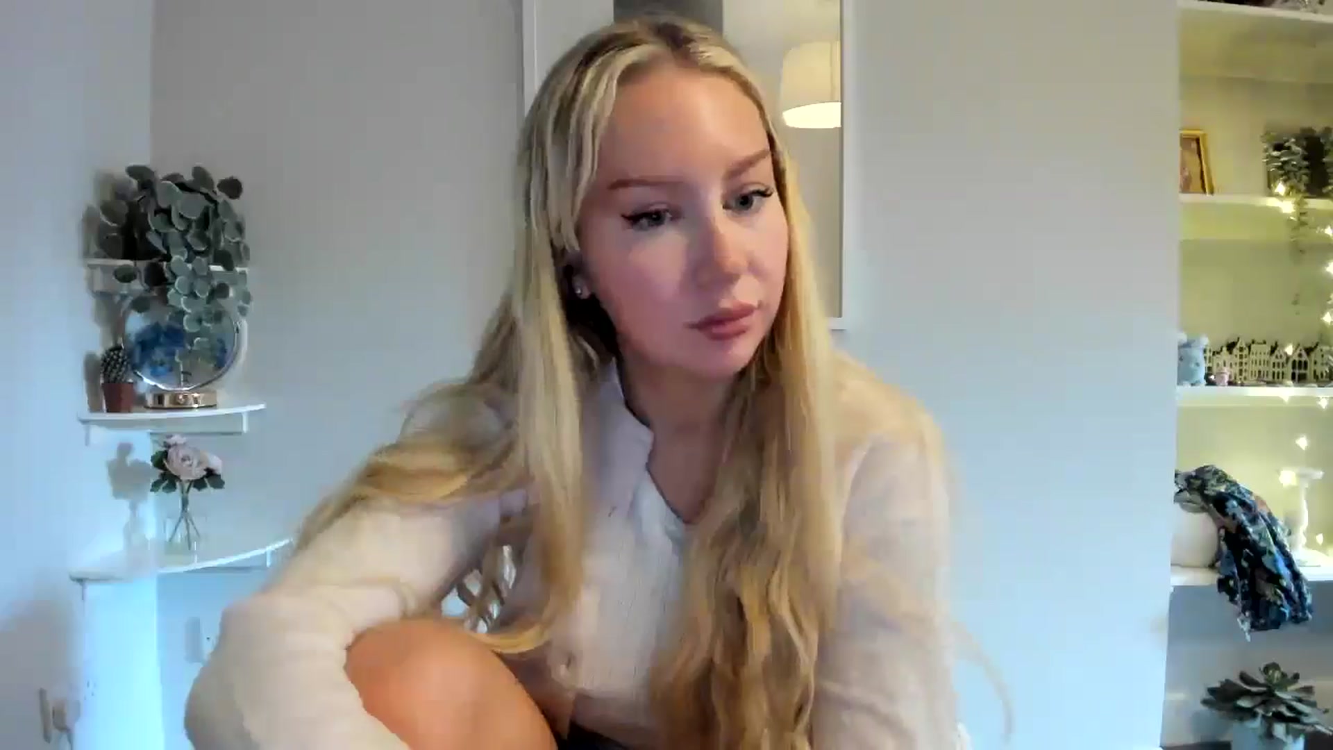 Gallery image thumbnail from AvaCutie's myfreecams stream on, 04/07/2026, 17:30 image 17 of 20