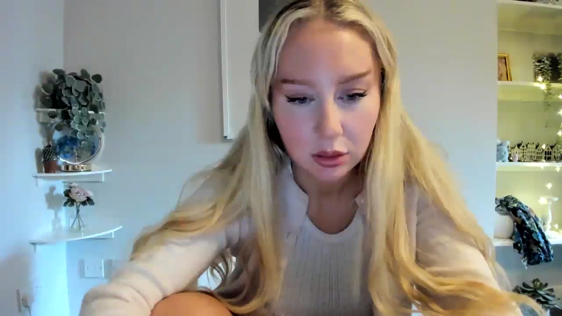 Gallery image thumbnail from AvaCutie's myfreecams stream on, 04/07/2026, 17:30 image 19 of 20