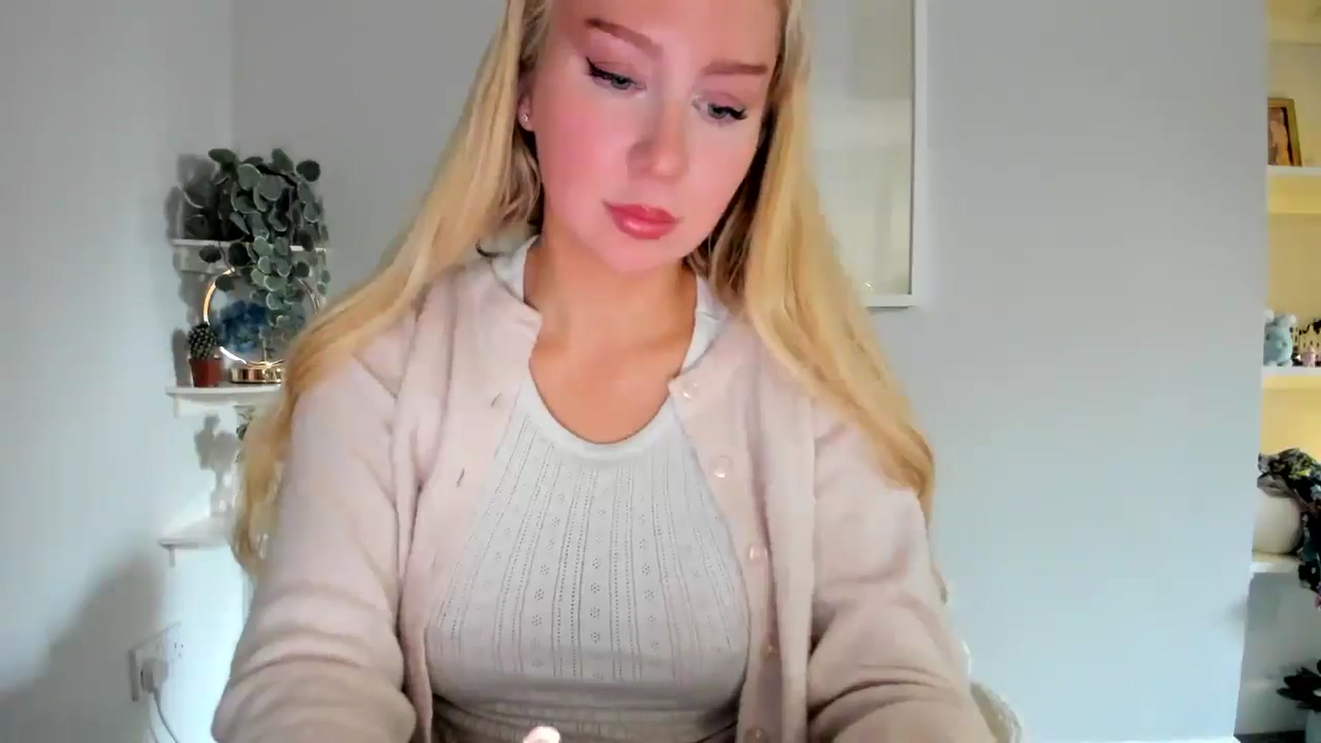 Gallery image thumbnail from AvaCutie's myfreecams stream on, 04/07/2026, 17:30 image 8 of 20