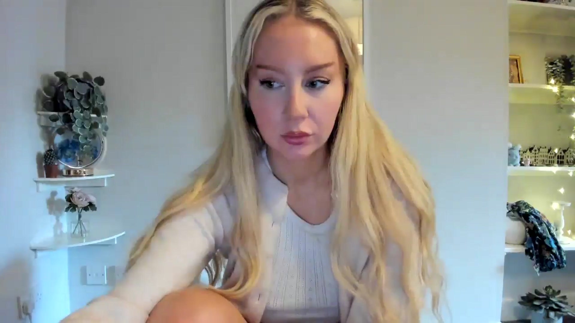 Gallery image thumbnail from AvaCutie's myfreecams stream on, 04/07/2026, 17:30 image 18 of 20