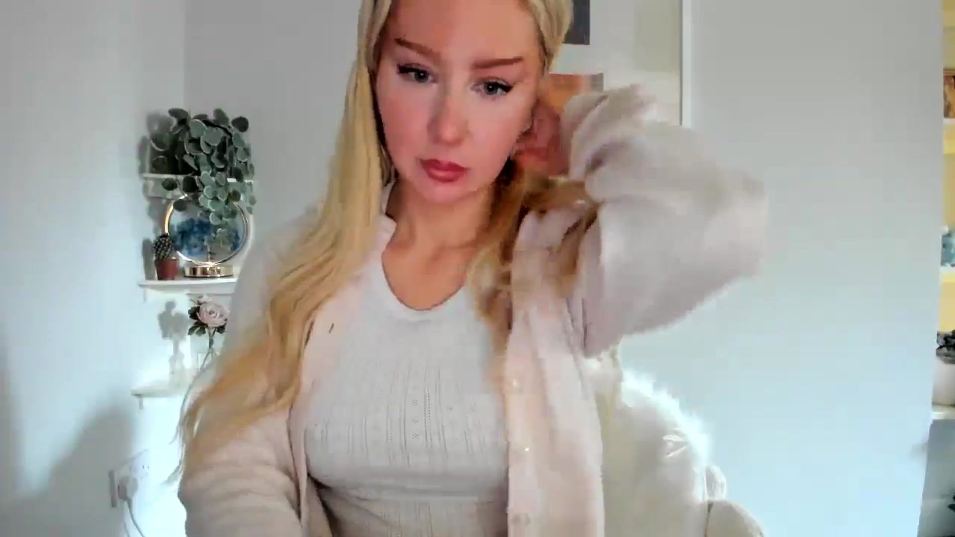 Gallery image thumbnail from AvaCutie's myfreecams stream on, 04/07/2026, 17:30 image 6 of 20