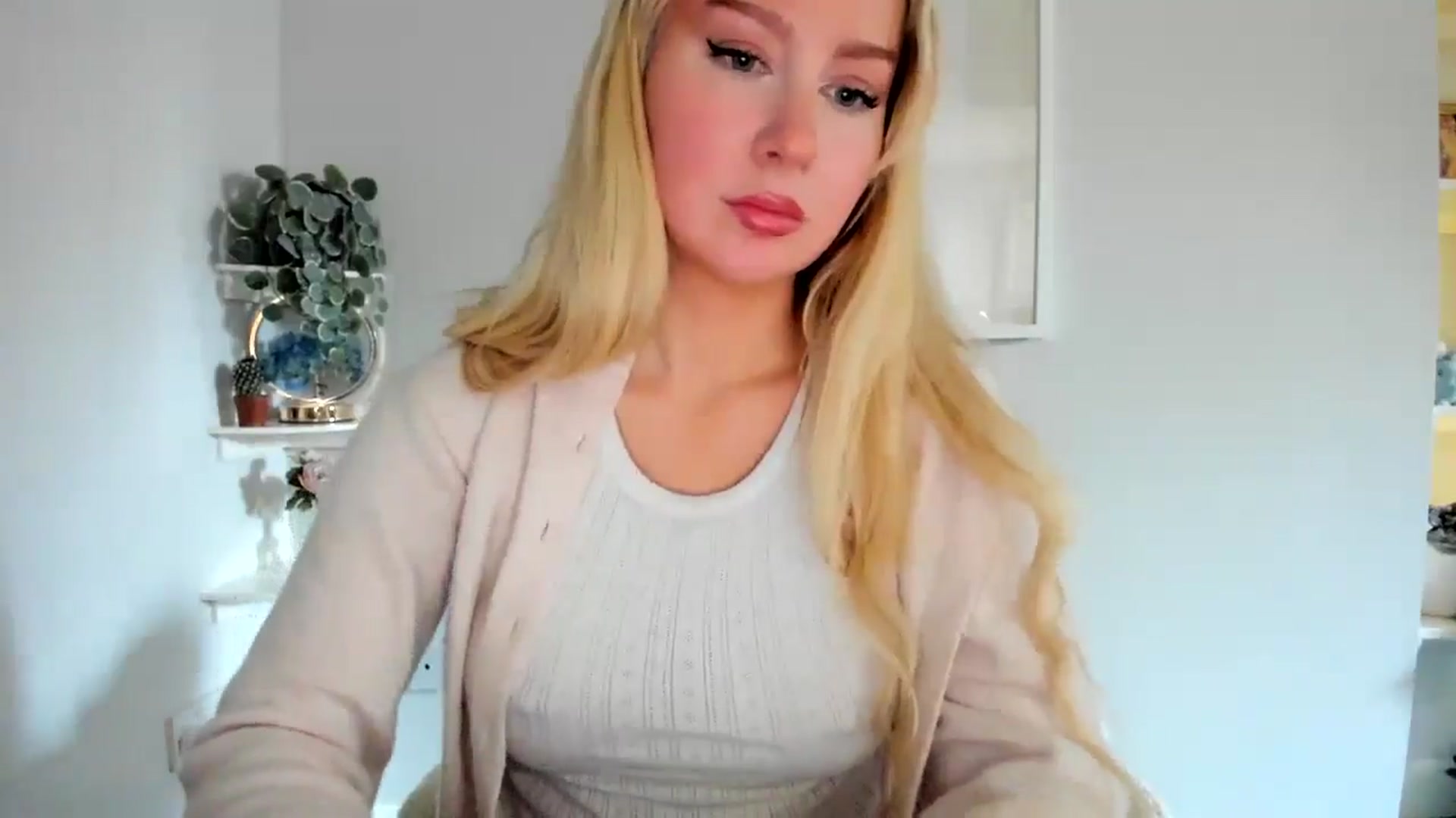 Gallery image thumbnail from AvaCutie's myfreecams stream on, 04/07/2026, 17:30 image 4 of 20