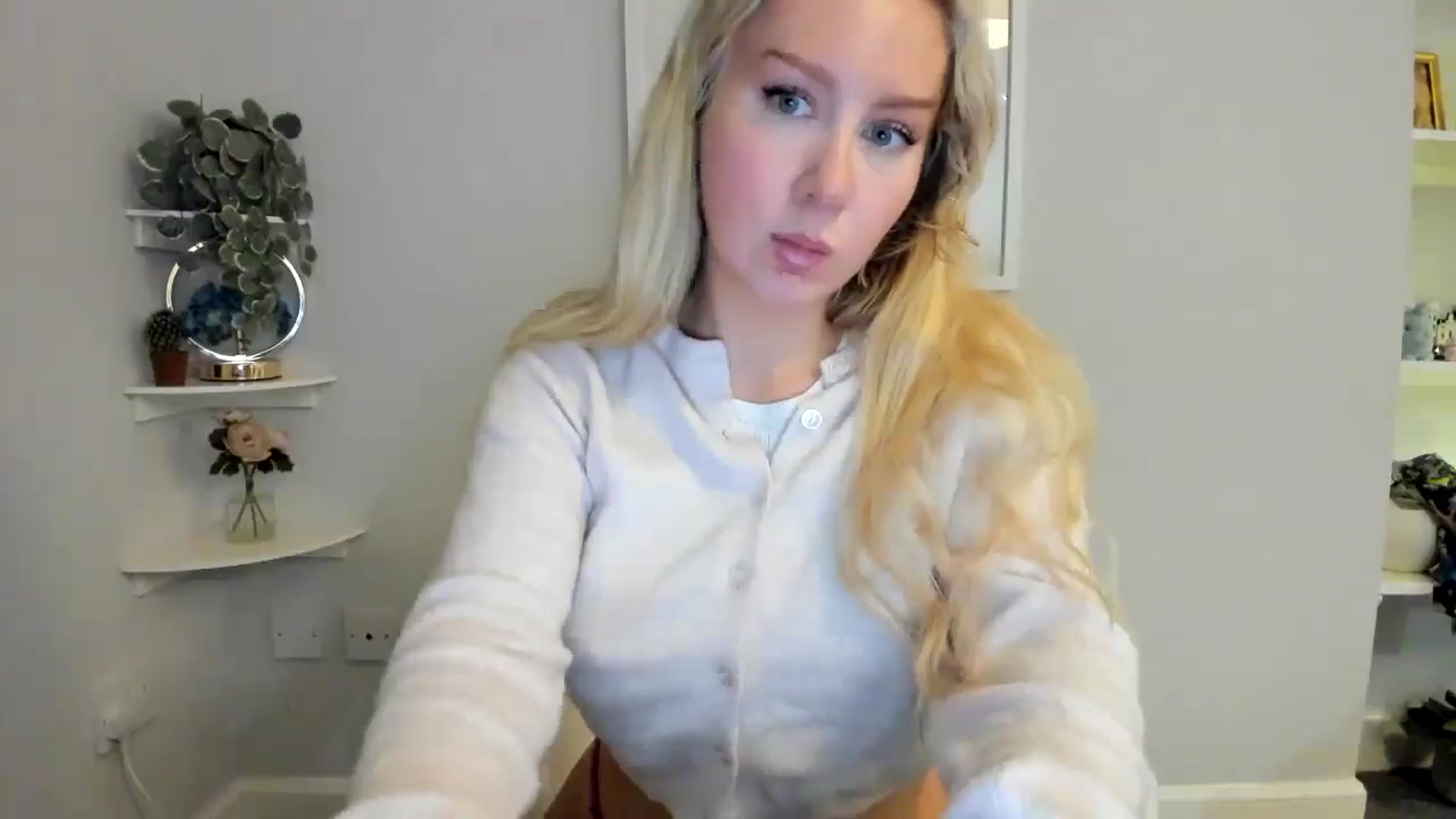 Gallery image thumbnail from AvaCutie's myfreecams stream on, 04/07/2026, 19:48 image 4 of 20