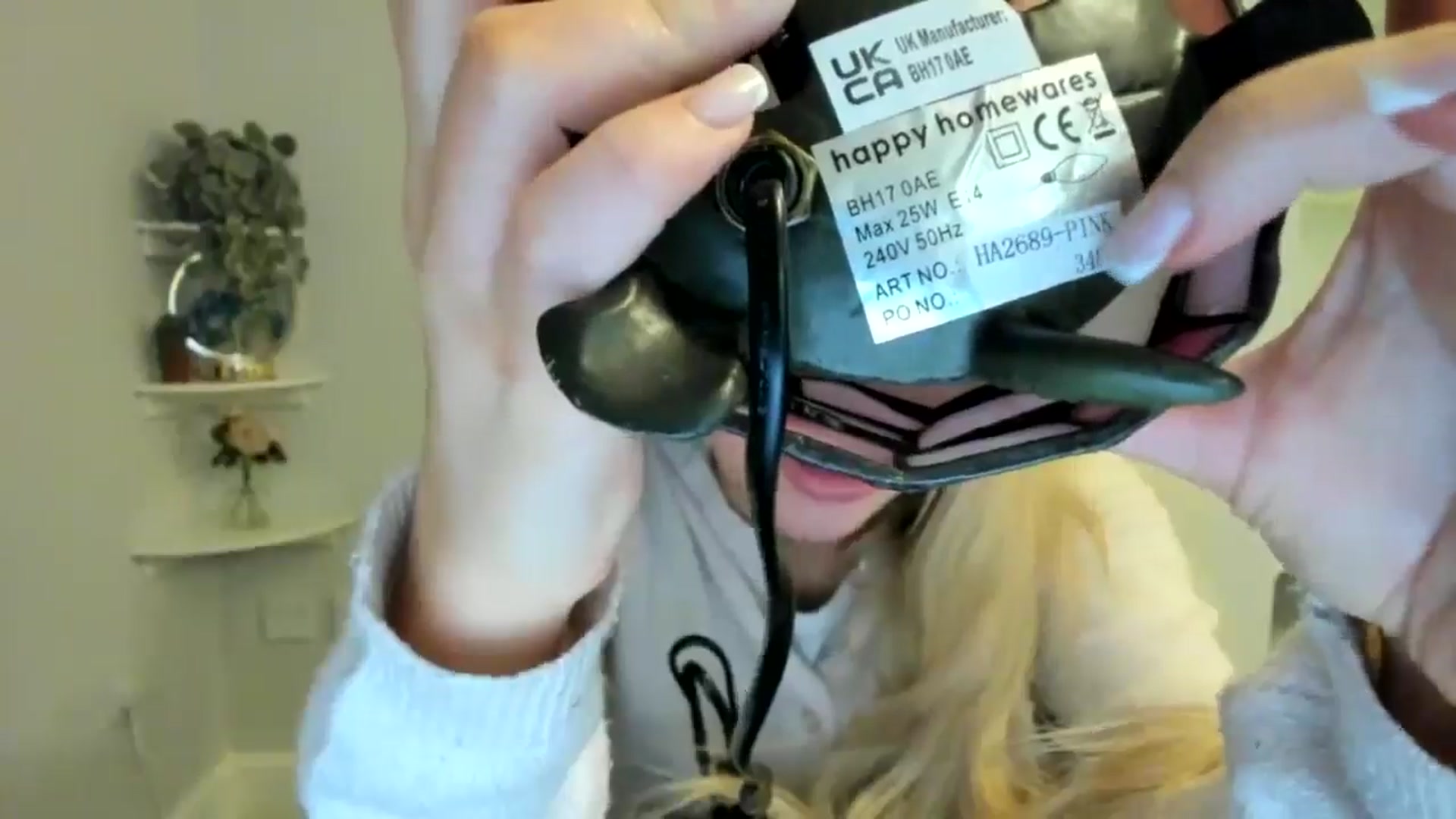 Gallery image thumbnail from AvaCutie's myfreecams stream on, 04/07/2026, 19:48 image 10 of 20