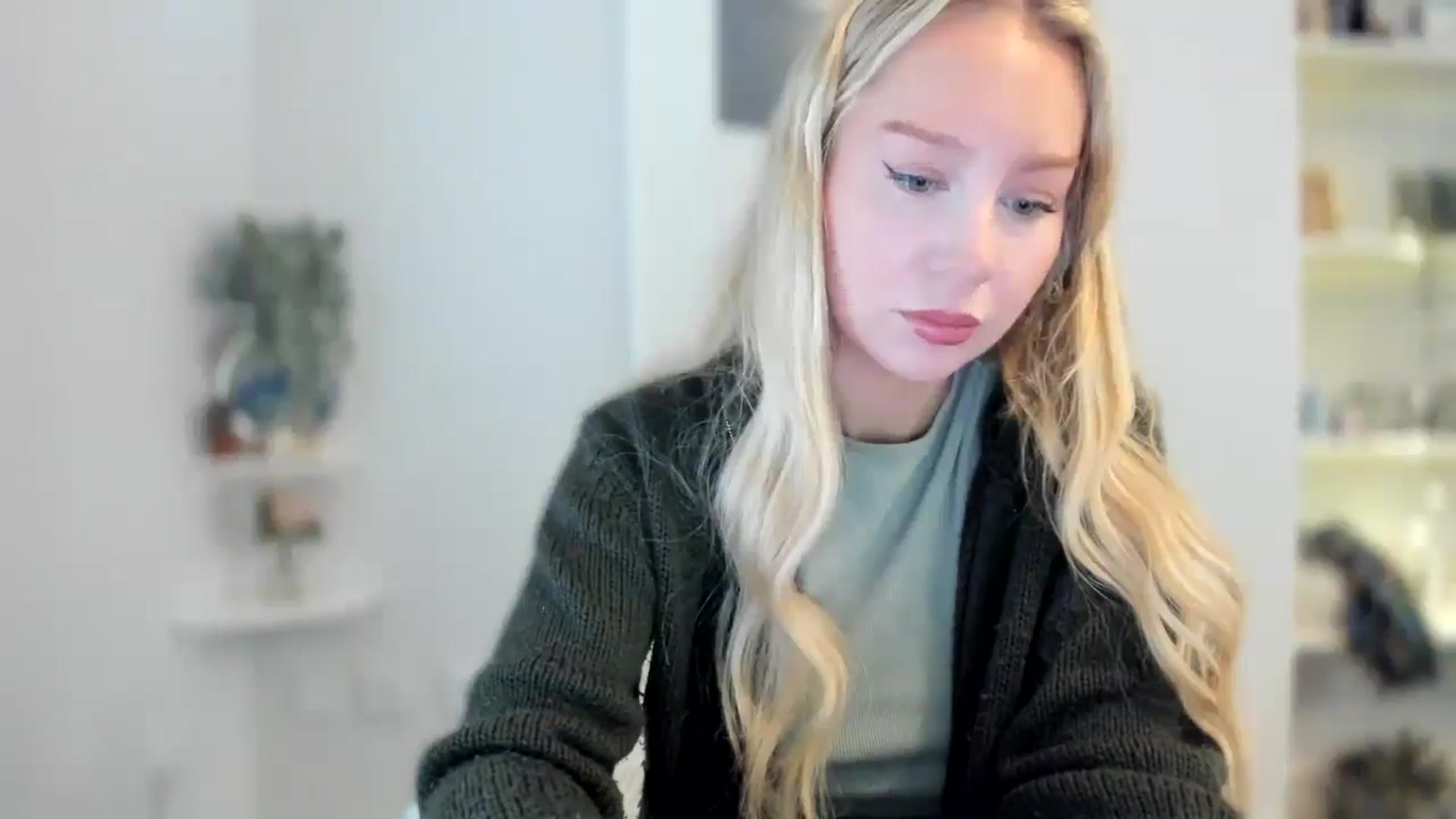Gallery image thumbnail from AvaCutie's myfreecams stream on, 04/08/2026, 11:14 image 19 of 20