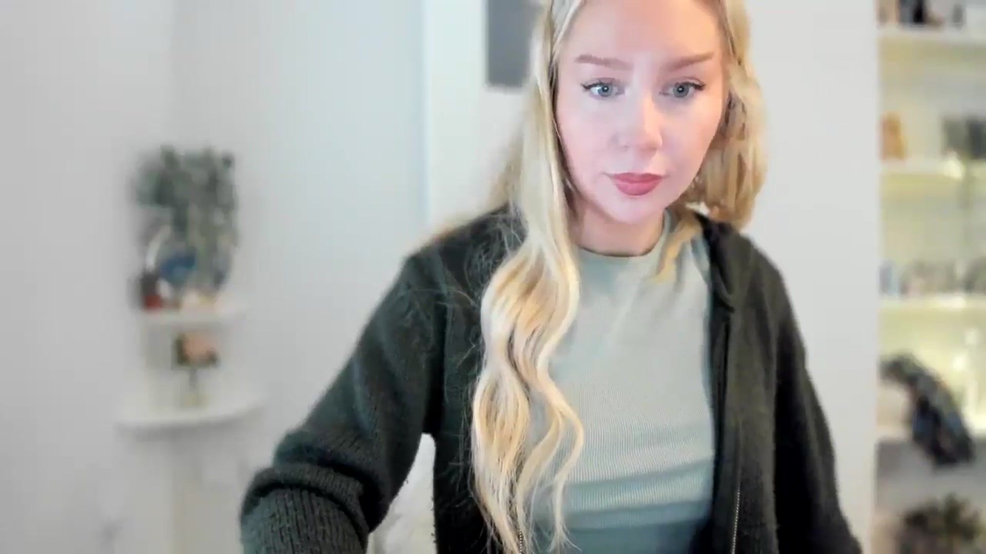 Gallery image thumbnail from AvaCutie's myfreecams stream on, 04/08/2026, 11:14 image 16 of 20