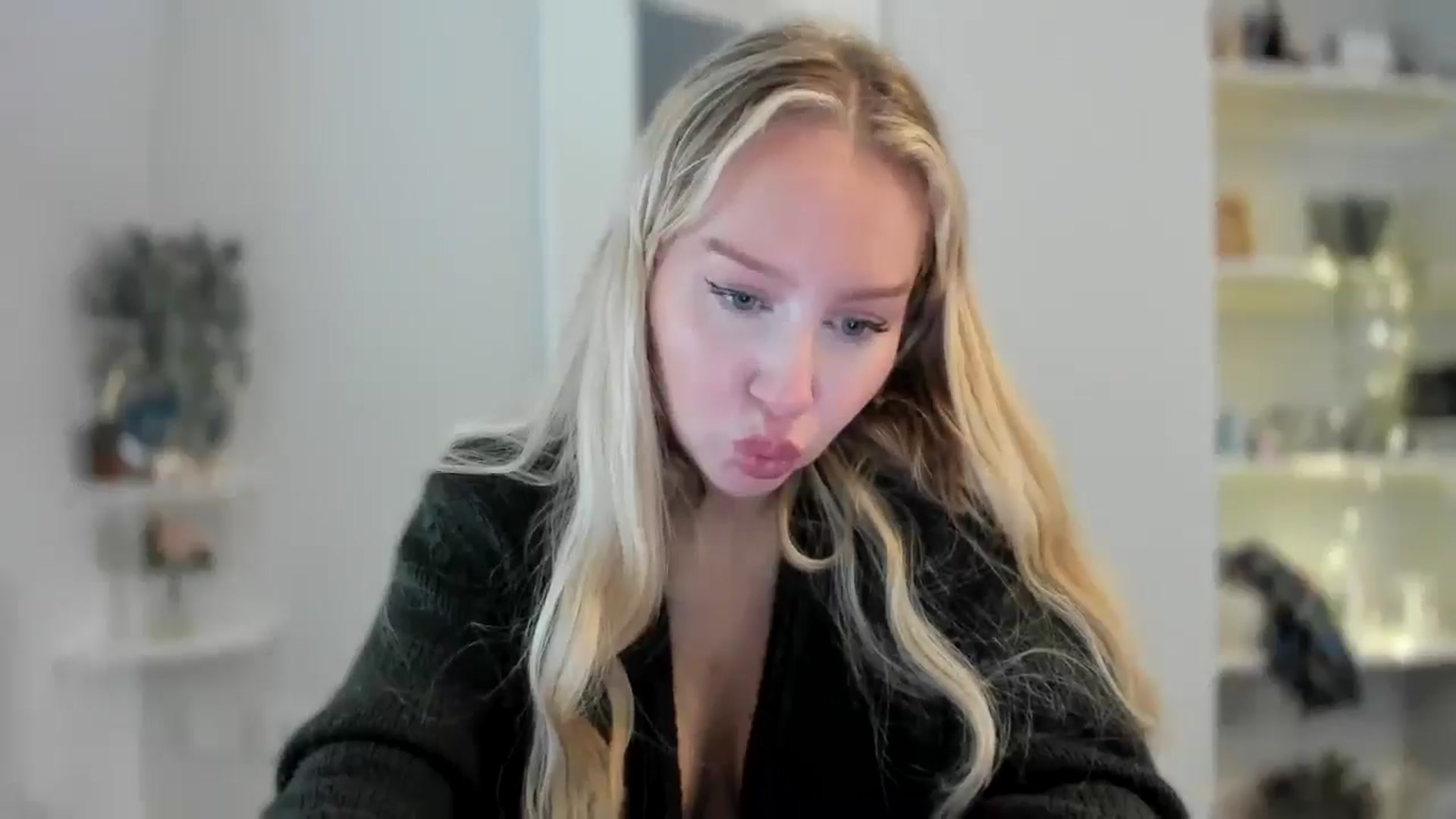 Gallery image thumbnail from AvaCutie's myfreecams stream on, 04/08/2026, 13:50 image 15 of 20