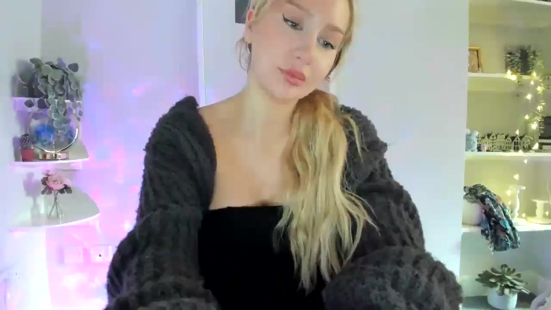 Gallery image thumbnail from AvaCutie's myfreecams stream on, 04/09/2026, 11:24 image 13 of 20
