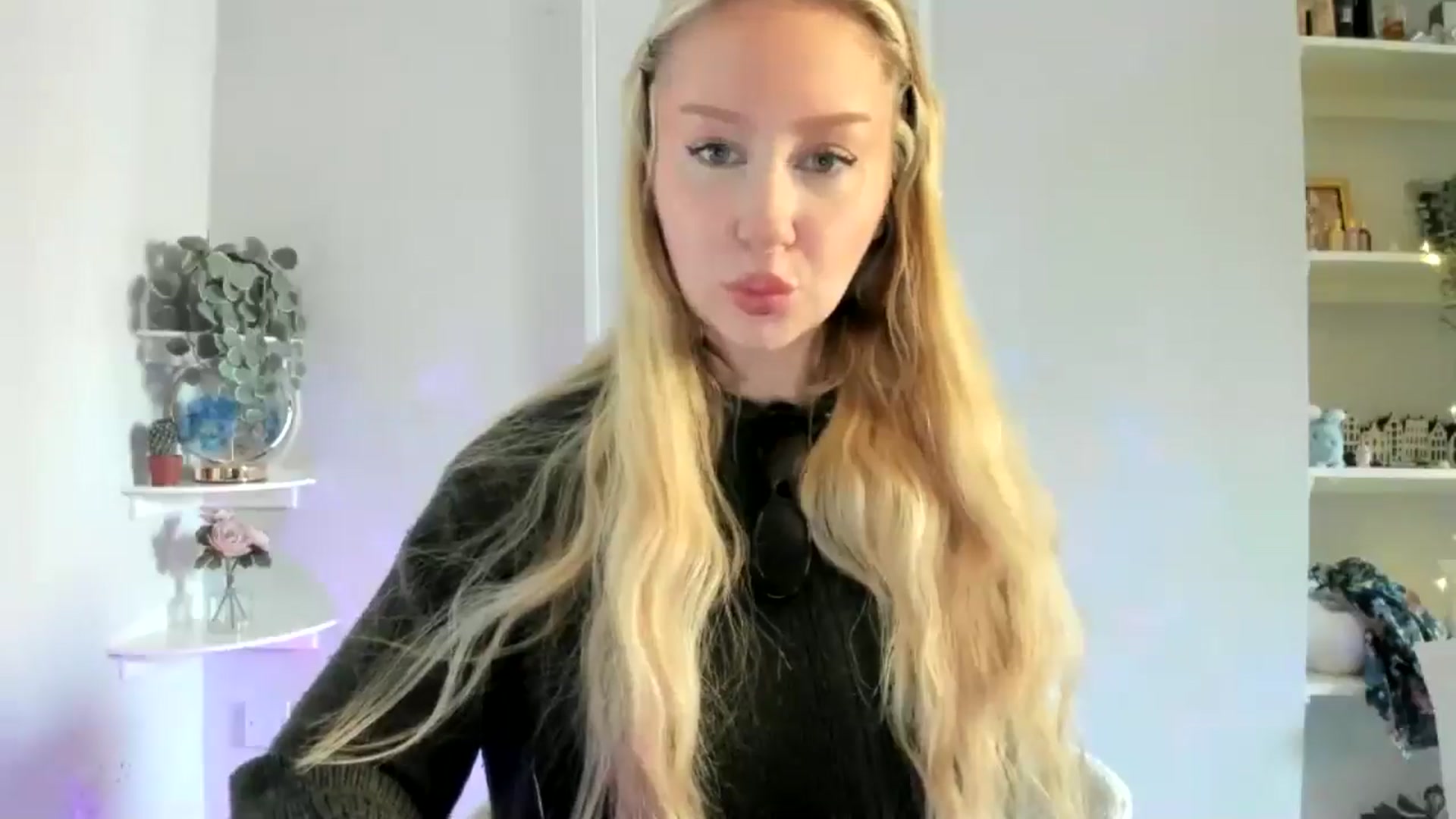 Gallery image thumbnail from AvaCutie's myfreecams stream on, 04/10/2026, 15:09 image 16 of 20