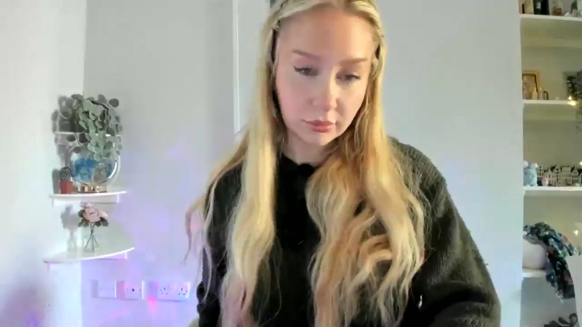 Gallery image thumbnail from AvaCutie's myfreecams stream on, 04/10/2026, 15:09 image 17 of 20