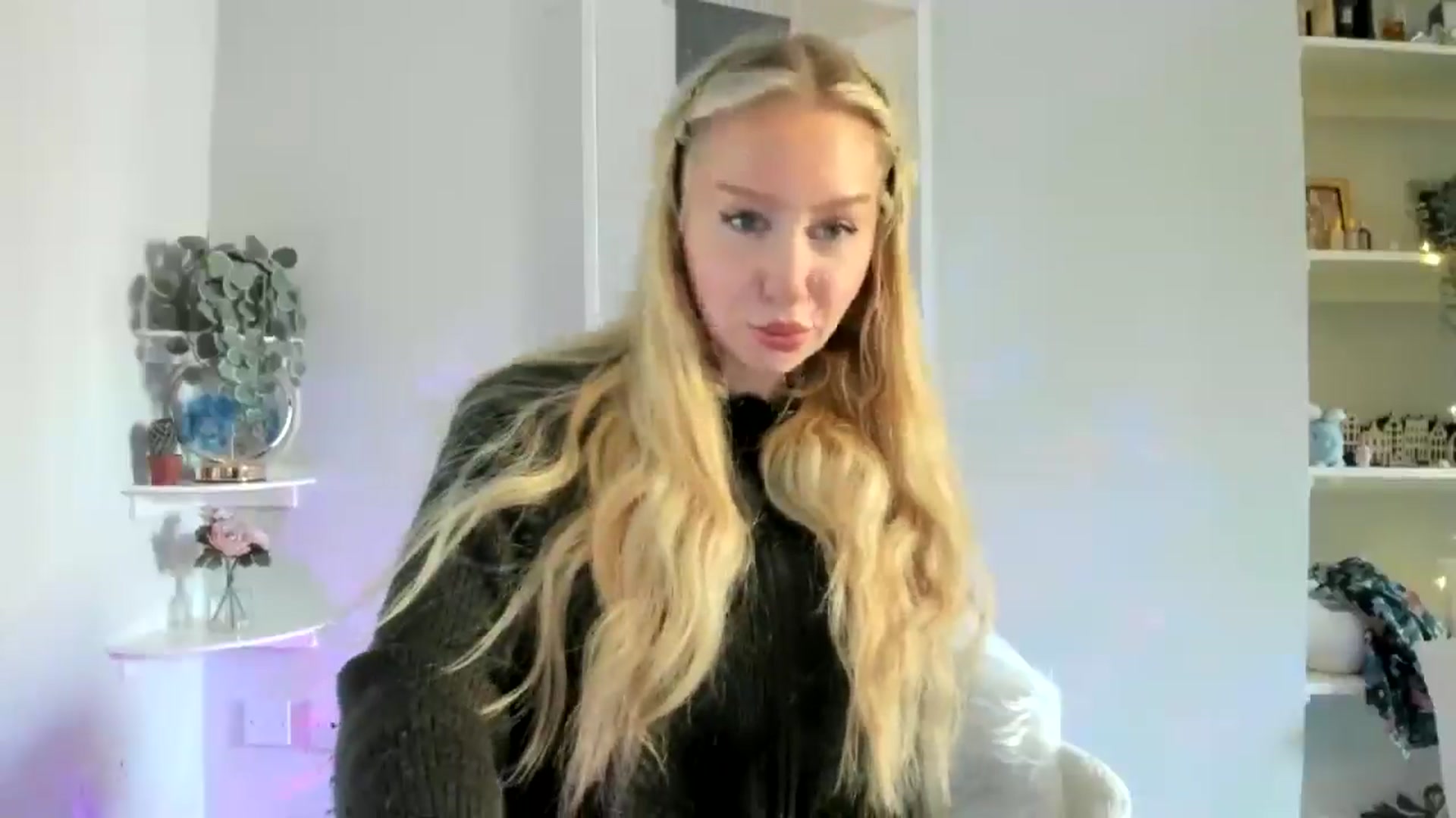 Gallery image thumbnail from AvaCutie's myfreecams stream on, 04/10/2026, 15:09 image 15 of 20