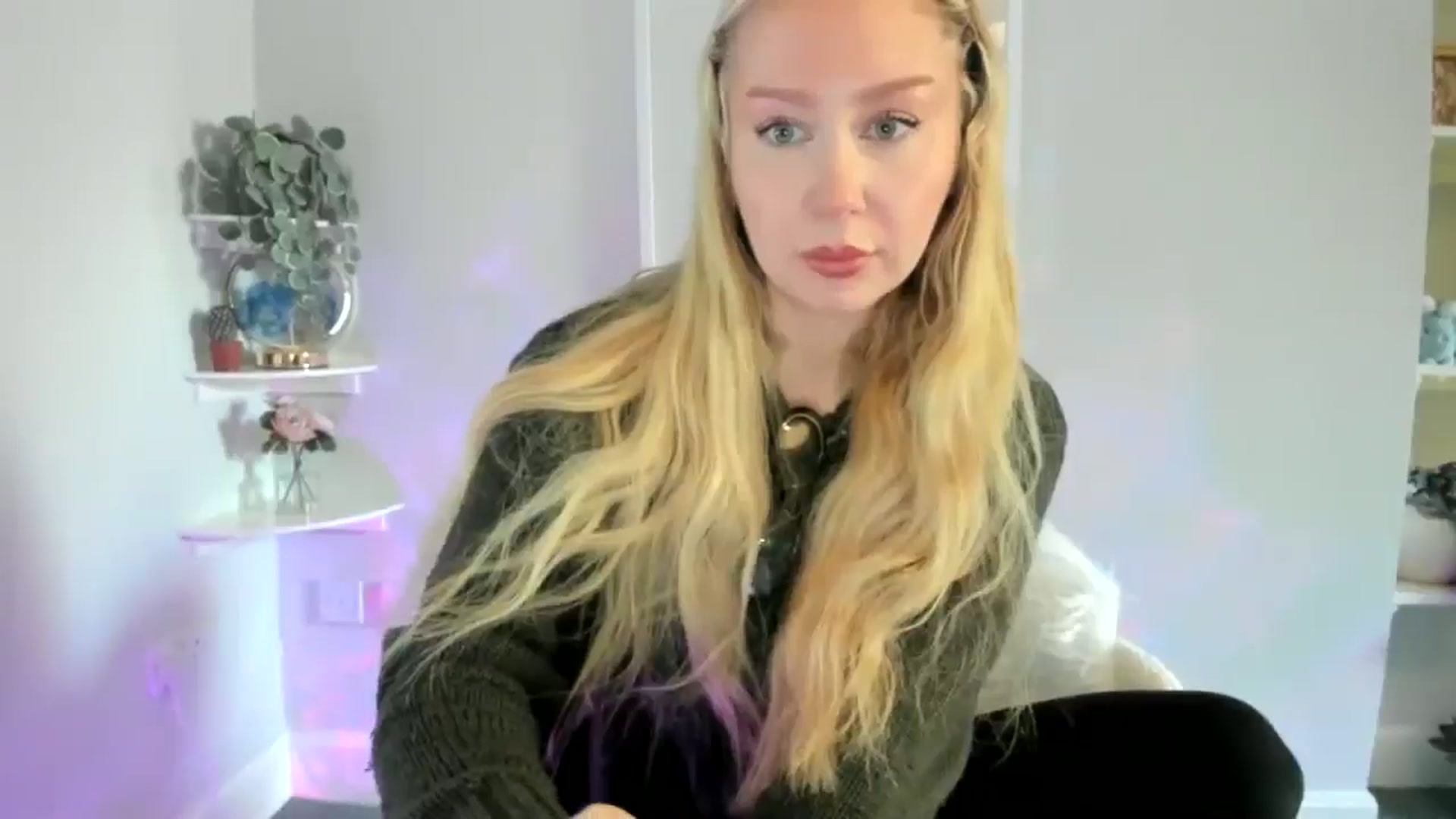 Gallery image thumbnail from AvaCutie's myfreecams stream on, 04/10/2026, 15:09 image 6 of 20