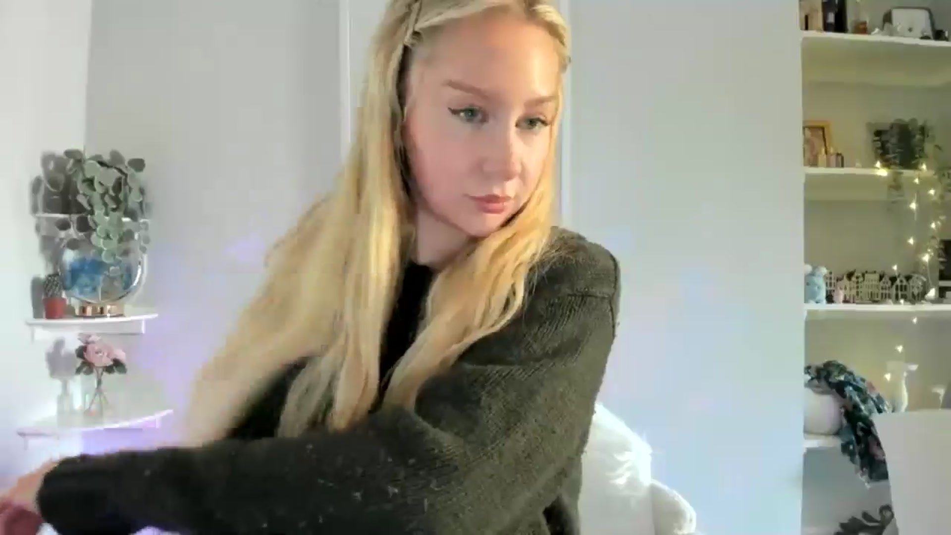 Gallery image thumbnail from AvaCutie's myfreecams stream on, 04/10/2026, 15:09 image 20 of 20