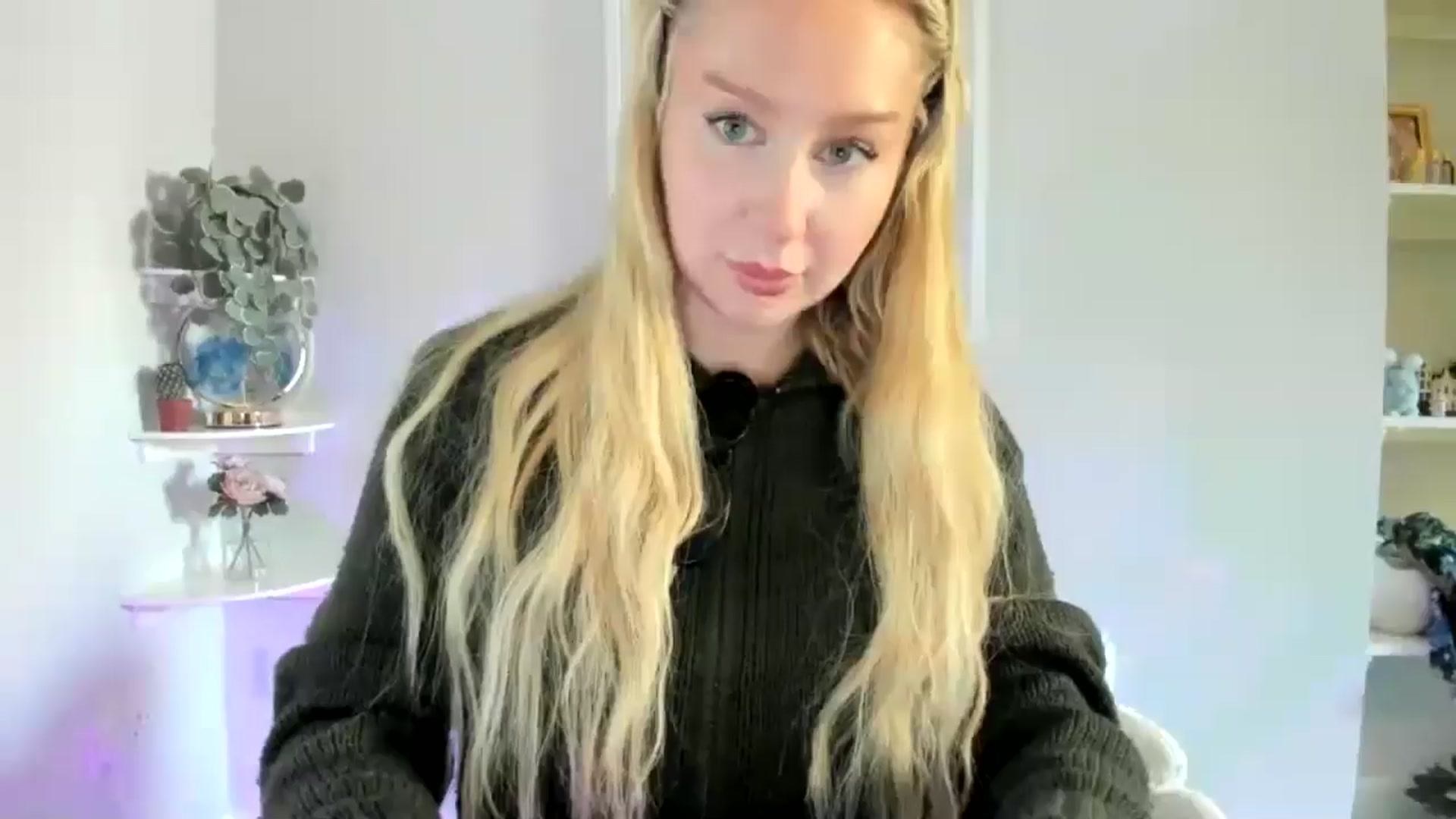 Gallery image thumbnail from AvaCutie's myfreecams stream on, 04/10/2026, 15:09 image 8 of 20