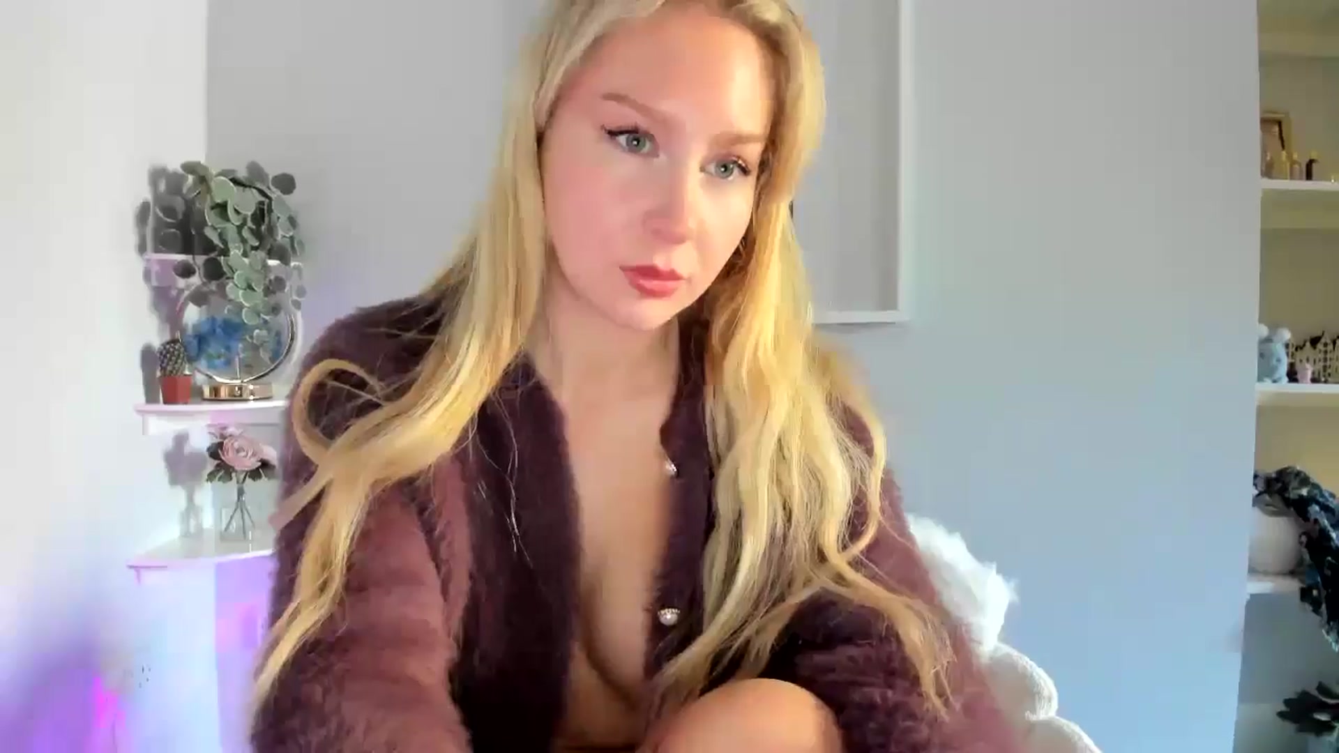 Gallery image thumbnail from AvaCutie's myfreecams stream on, 04/11/2026, 12:10 image 19 of 20