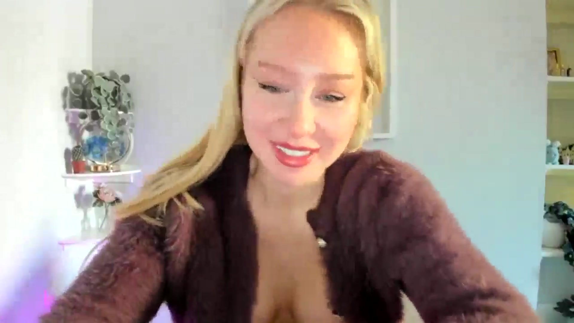 Gallery image thumbnail from AvaCutie's myfreecams stream on, 04/11/2026, 12:10 image 14 of 20
