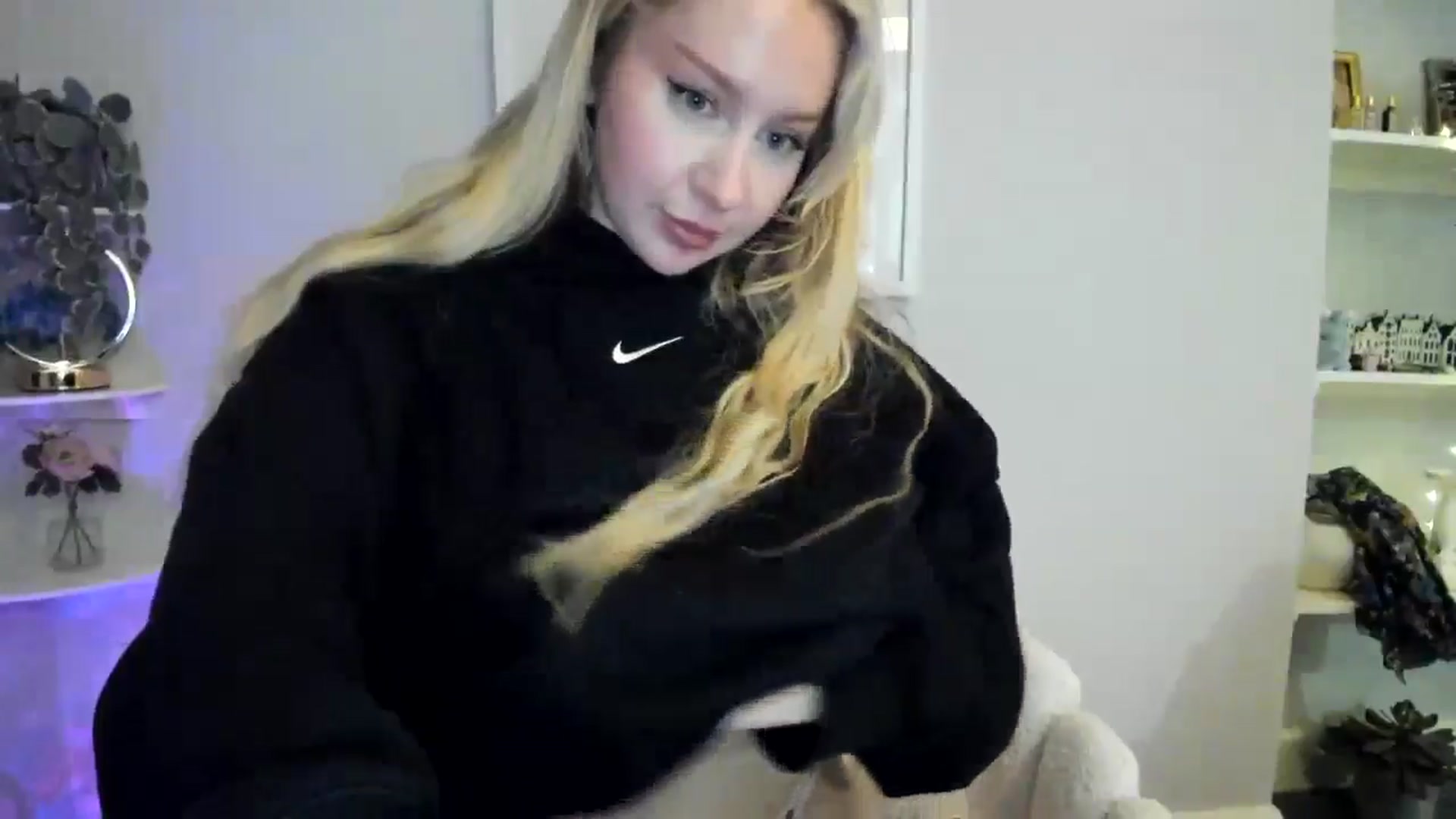 Gallery image thumbnail from AvaCutie's myfreecams stream on, 04/12/2026, 20:00 image 8 of 20
