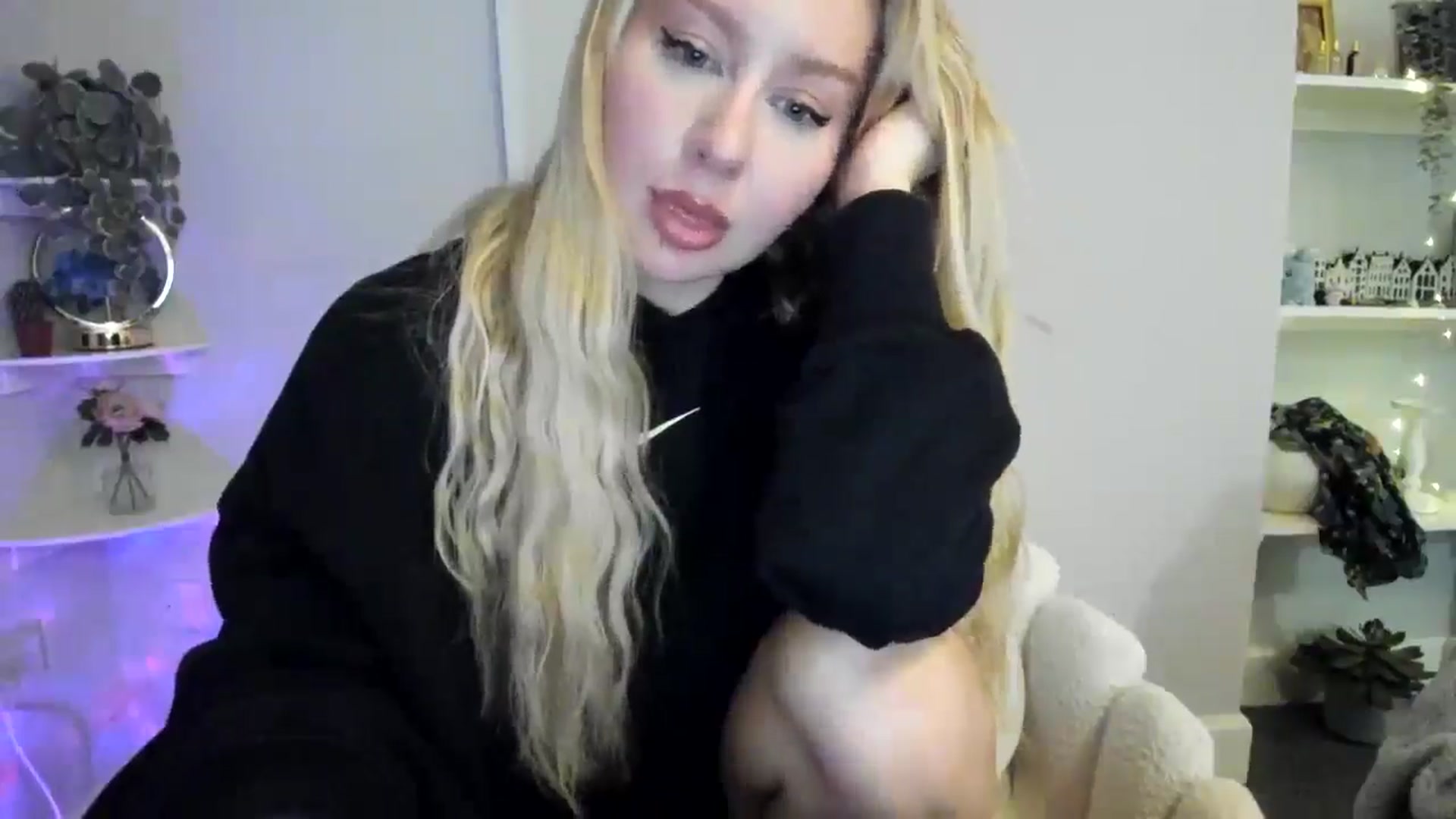 Gallery image thumbnail from AvaCutie's myfreecams stream on, 04/12/2026, 20:00 image 4 of 20